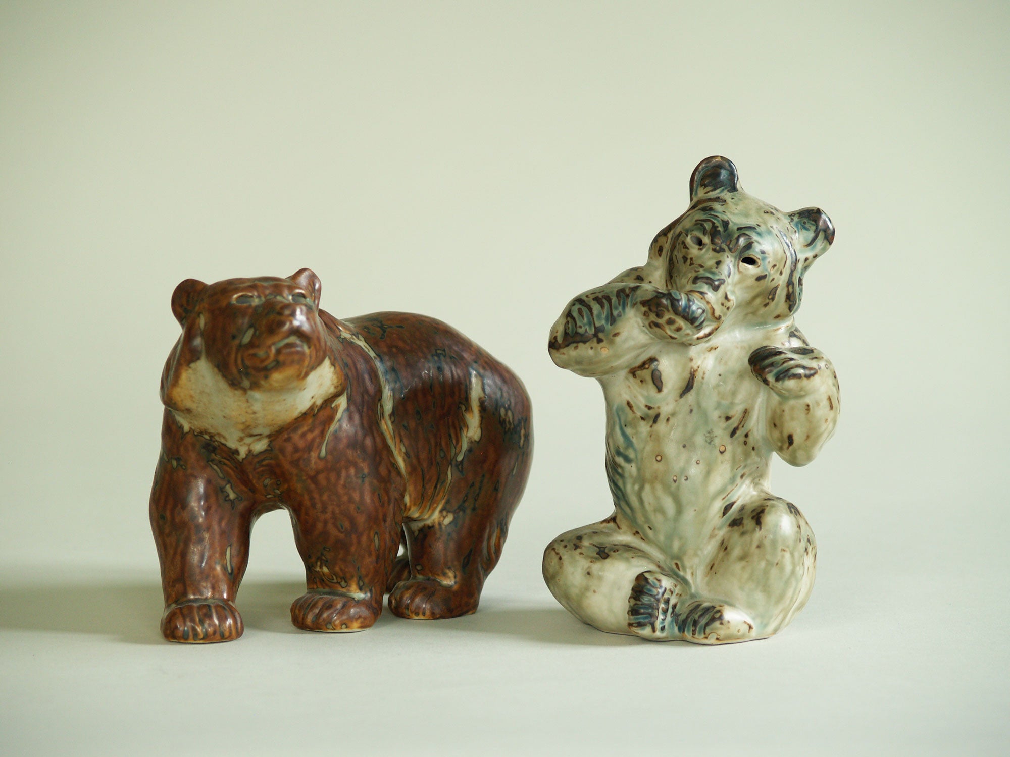 Ensemble Ours de Knud Kyhn pour Royal Copenhagen, Danemark..Ensemble of bear figurines by Knud Kyhn for Royal Copenhagen, Denmark