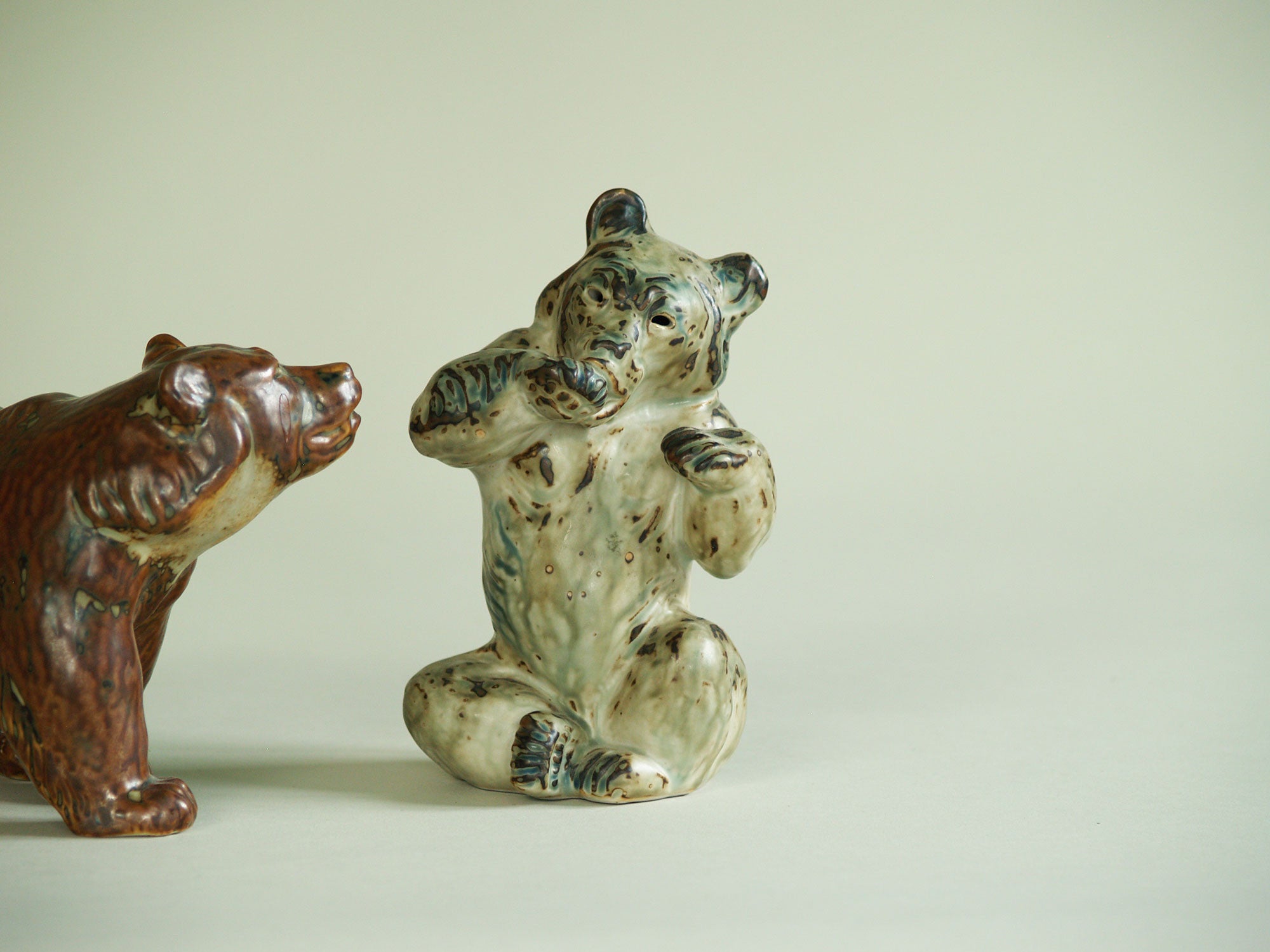 Ensemble Ours de Knud Kyhn pour Royal Copenhagen, Danemark..Ensemble of bear figurines by Knud Kyhn for Royal Copenhagen, Denmark
