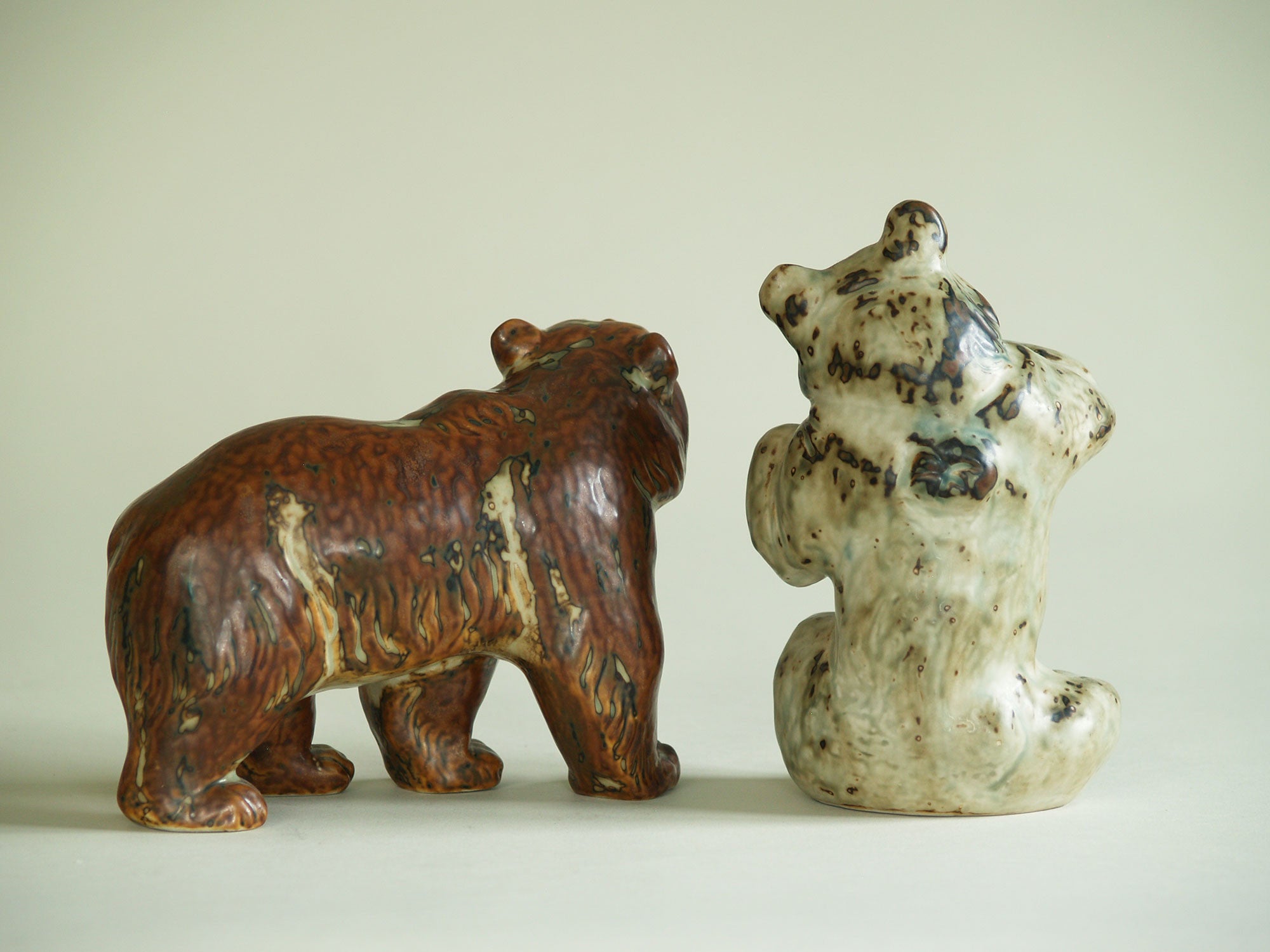 Ensemble Ours de Knud Kyhn pour Royal Copenhagen, Danemark..Ensemble of bear figurines by Knud Kyhn for Royal Copenhagen, Denmark