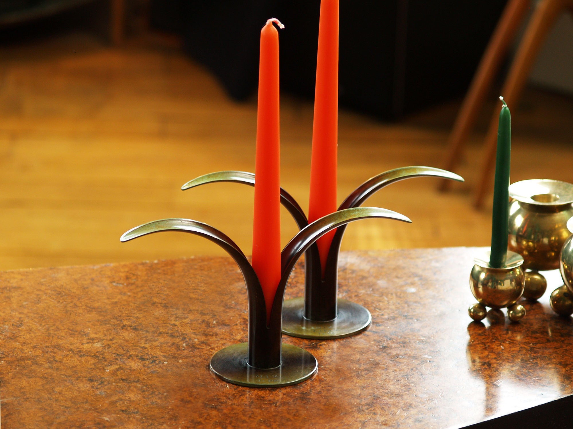 Paire de flambeaux Lily de Ivar Ålenius Björk pour Ystad Metall, Suède (1939)..Pair of Lily Candle holders by Ivar Ålenius Björk for Ystad Metall, Sweden (1939)