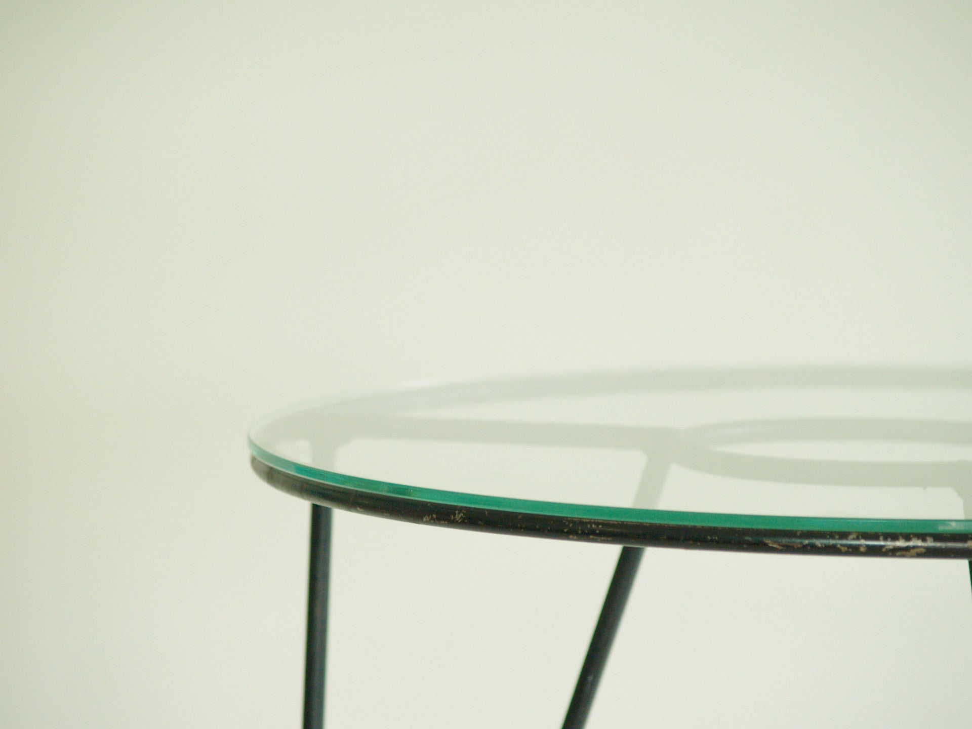 Guéridon / table basse moderniste, France (vers 1953)..Modernist occasional coffee table, France (circa 1953)