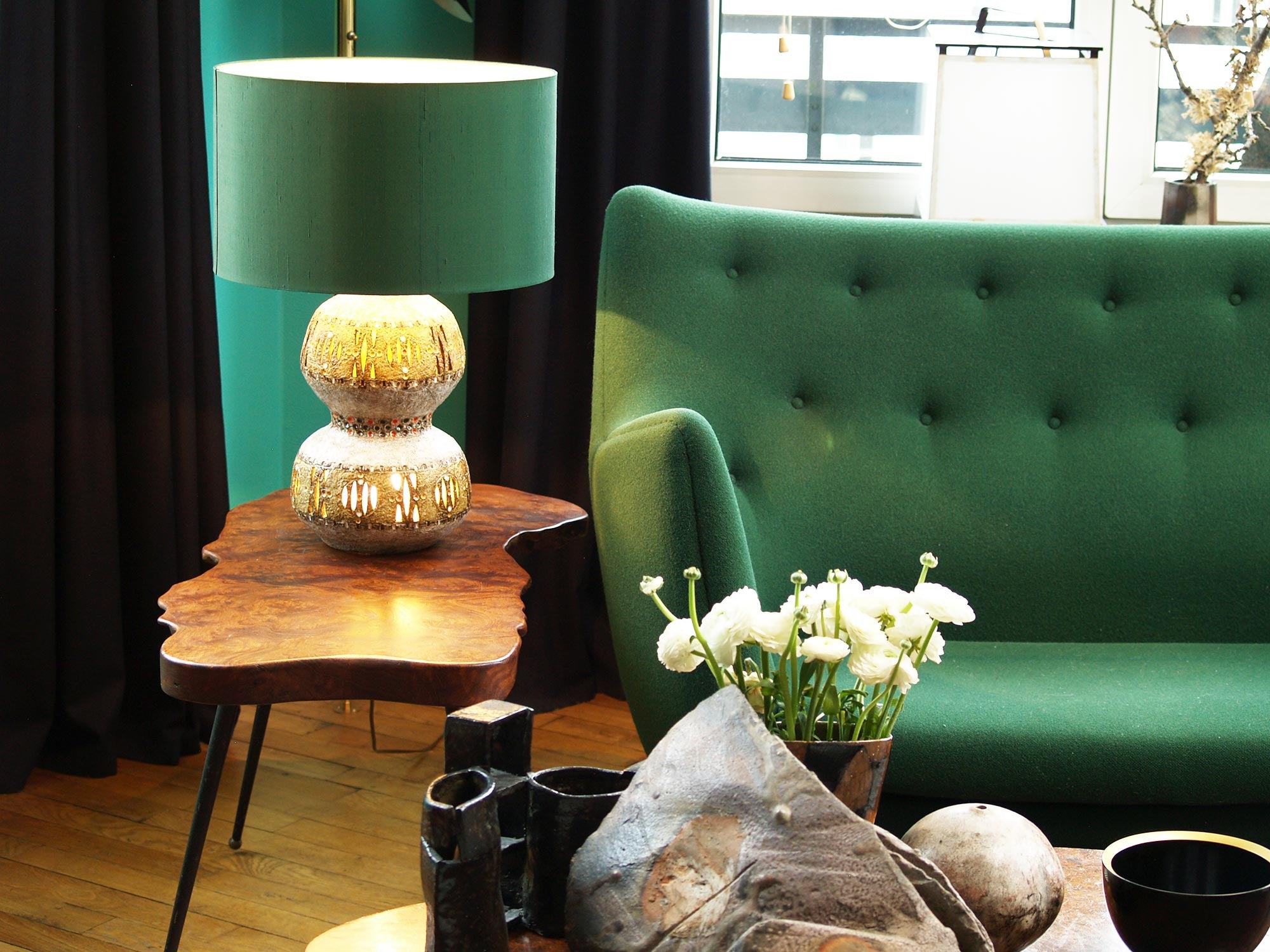 Table basse de forme libre en orme massif, France (années 1960)..Natural wood coffee table, France (circa 1960)