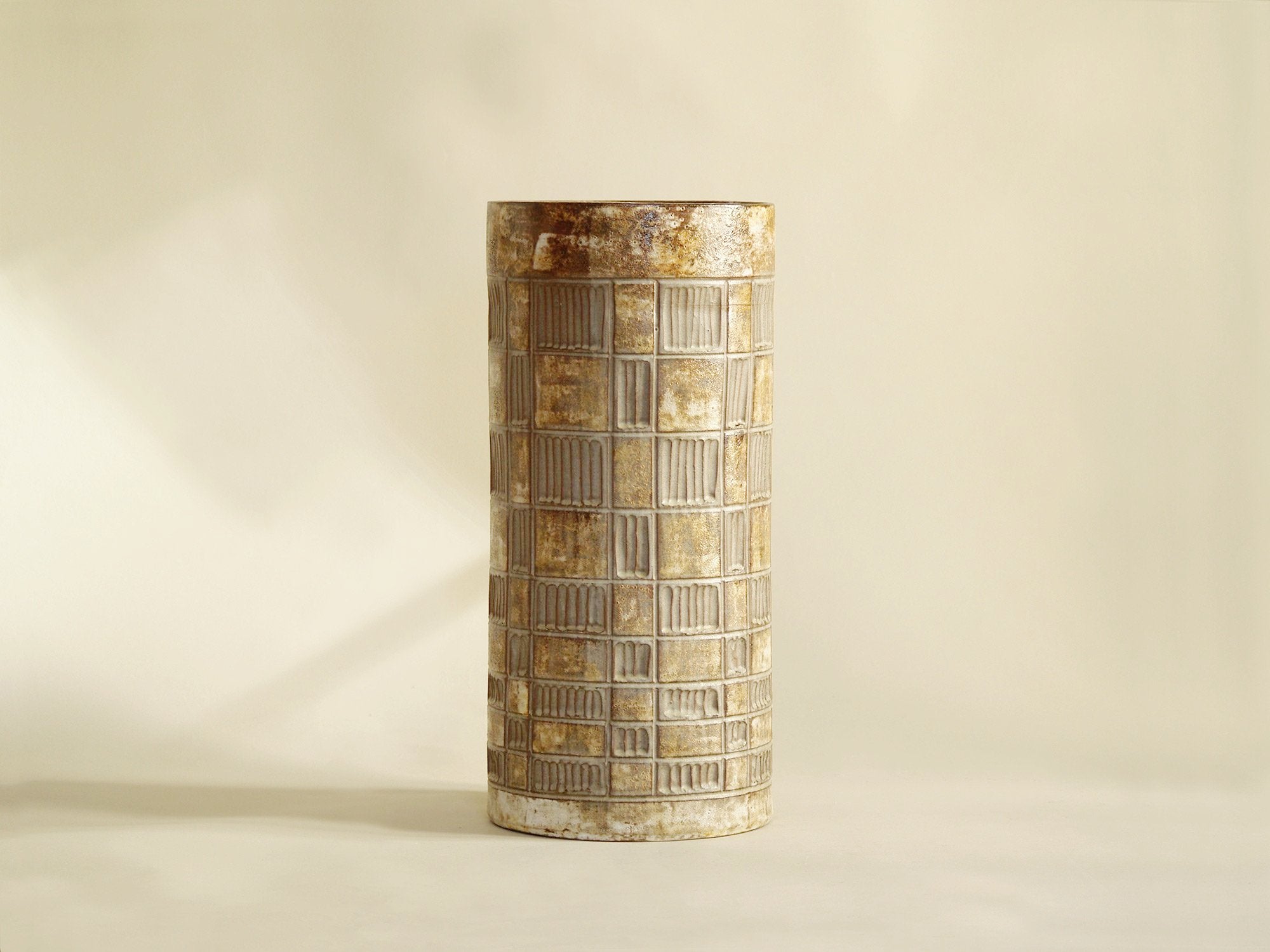 Rare et monumental vase de parquet d'Alexandre Kostanda, France (vers 1960)..Huge outsanding floor vase by Alexandre Kostanda, France (circa 1960)