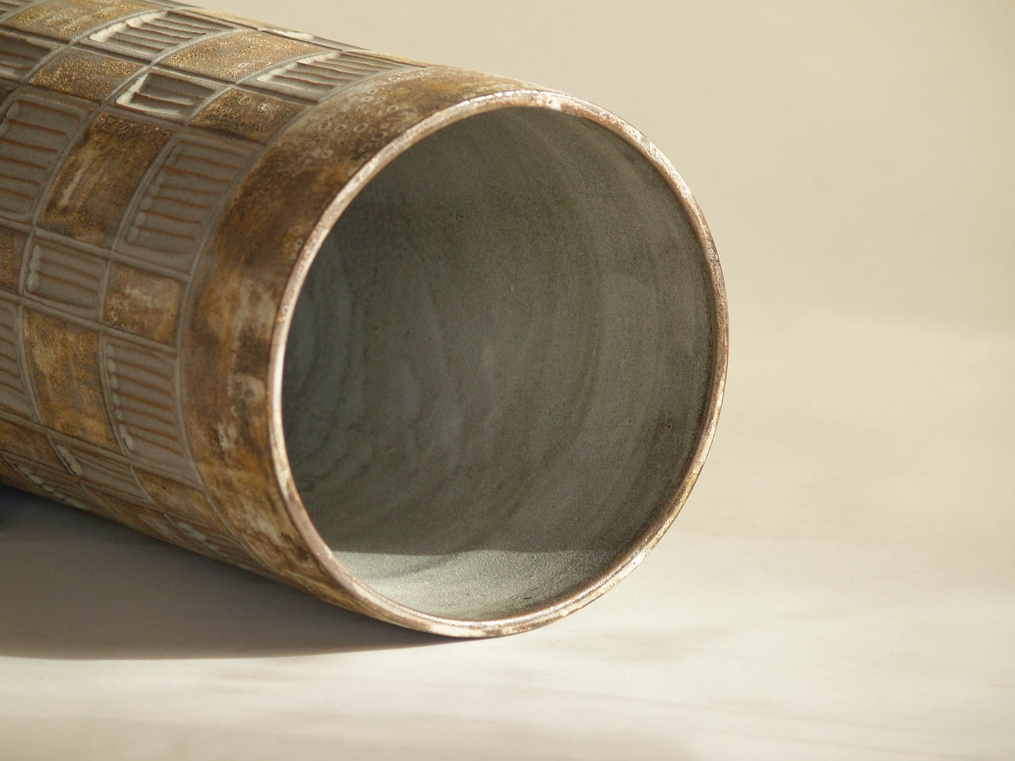 Rare et monumental vase de parquet d'Alexandre Kostanda, France (vers 1960)..Huge outsanding floor vase by Alexandre Kostanda, France (circa 1960)