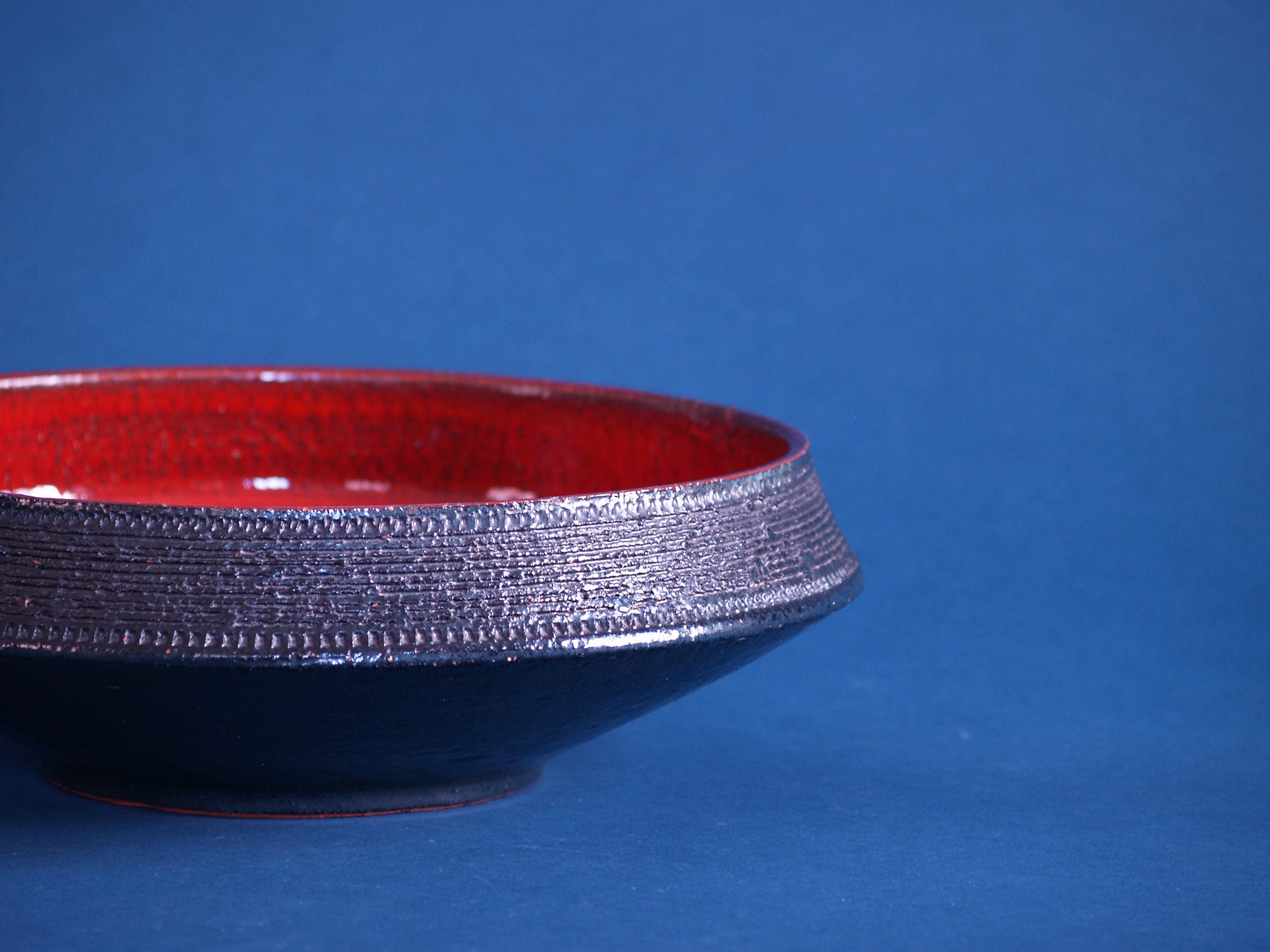 Grande coupe de Rogier Vandeweghe pour Amphora, Belgique (vers 1963)..Huge bowl by Rogier Vandeweghe for Amphora, Belgium (circa 1963)