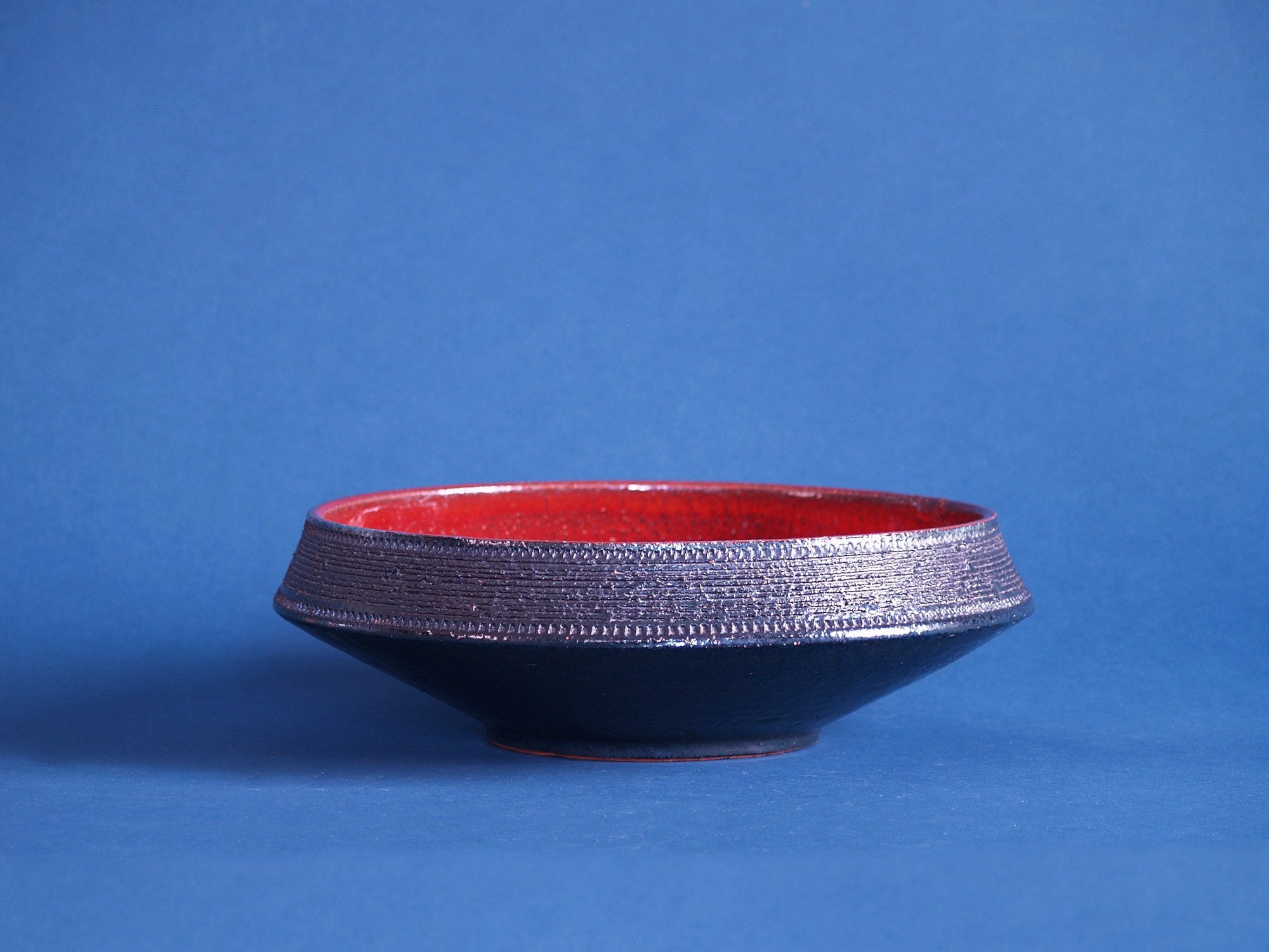 Grande coupe de Rogier Vandeweghe pour Amphora, Belgique (vers 1963)..Huge bowl by Rogier Vandeweghe for Amphora, Belgium (circa 1963)