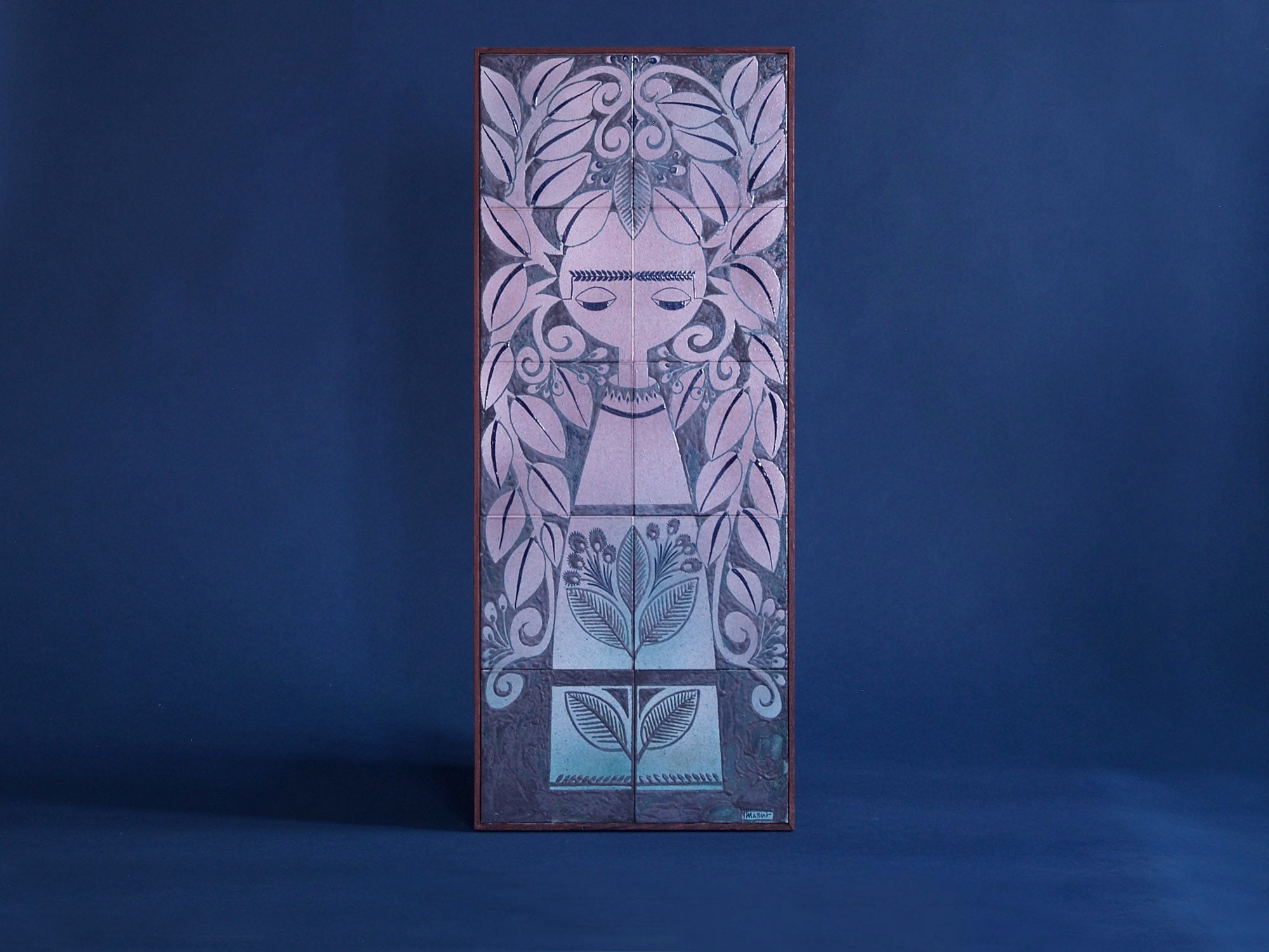 "Flore", exceptionnel tableau céramique de Fernande Massart pour la Maîtrise de Nimy, Belgique (vers 1948).."Flora", exceptional ceramic Panel by Fernande Massart for La Maîtrise de Nimy, Belgium (circa 1948)