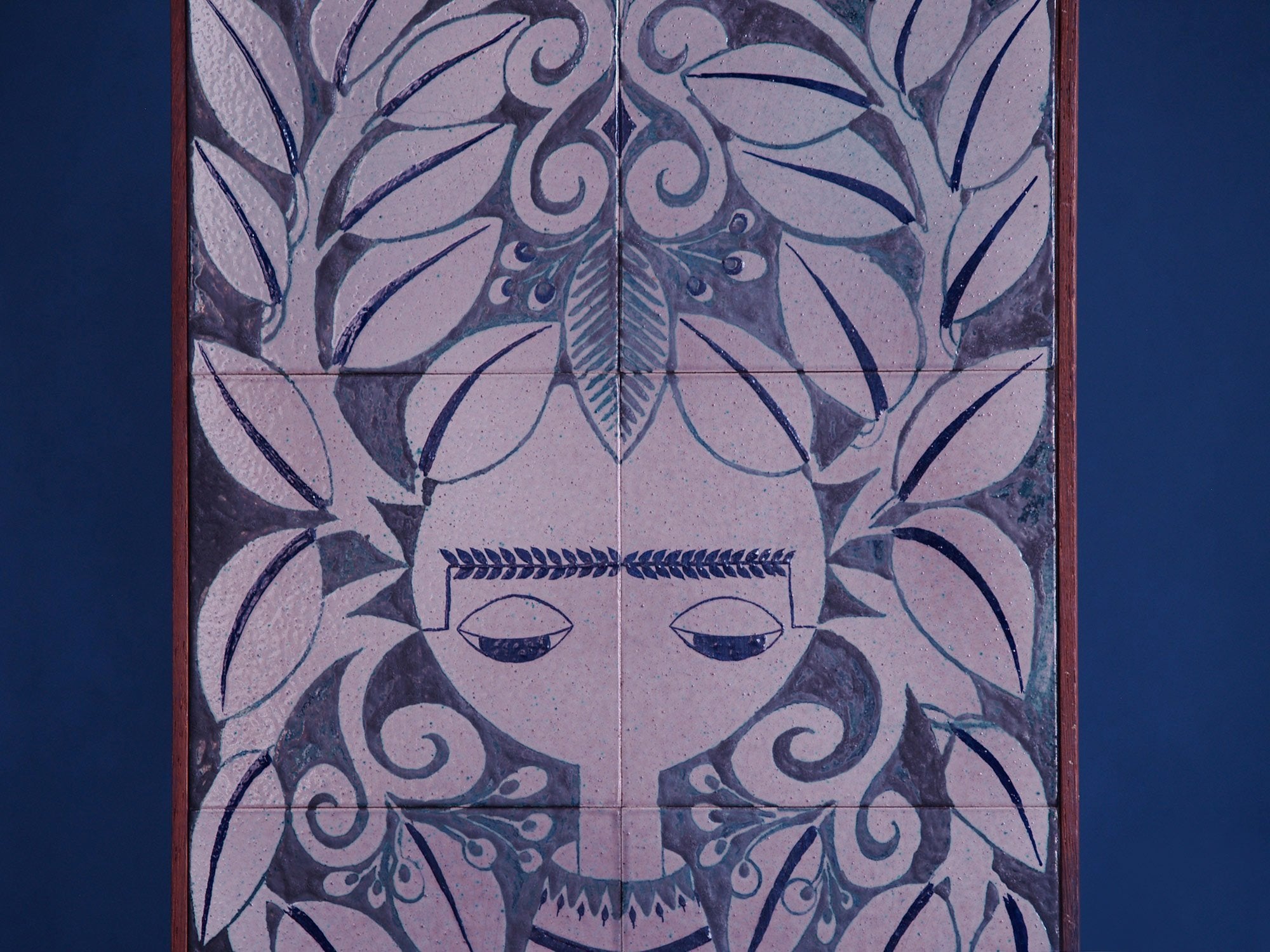 "Flore", exceptionnel tableau céramique de Fernande Massart pour la Maîtrise de Nimy, Belgique (vers 1948).."Flora", exceptional ceramic Panel by Fernande Massart for La Maîtrise de Nimy, Belgium (circa 1948)
