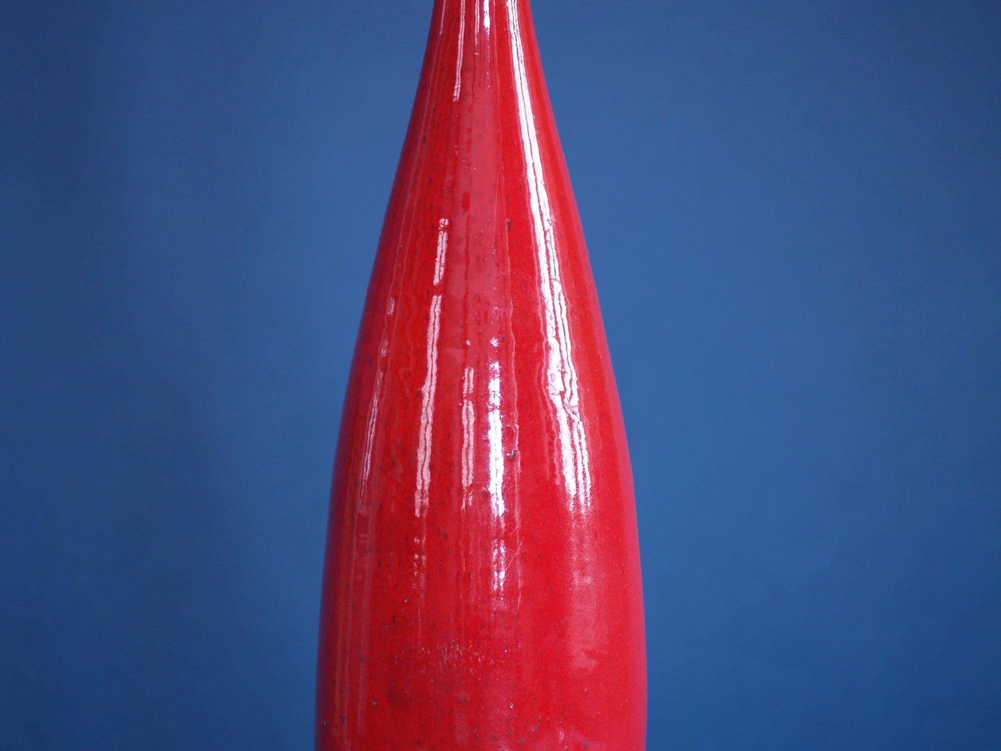 Vase bouteille de Rogier Vandeweghe pour Amphora, Belgique (vers 1962)..Bottleshaped Vase by Rogier Vandeweghe for Amphora, Belgium (circa 1962)
