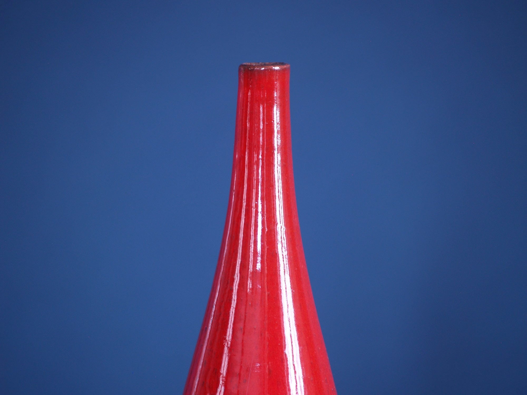 Vase bouteille de Rogier Vandeweghe pour Amphora, Belgique (vers 1962)..Bottleshaped Vase by Rogier Vandeweghe for Amphora, Belgium (circa 1962)