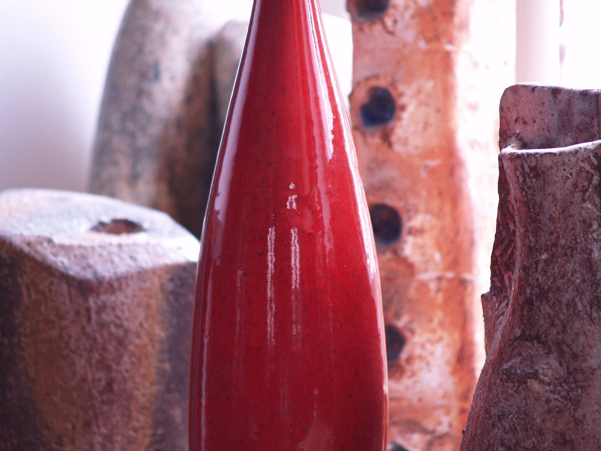 Vase bouteille de Rogier Vandeweghe pour Amphora, Belgique (vers 1962)..Bottleshaped Vase by Rogier Vandeweghe for Amphora, Belgium (circa 1962)