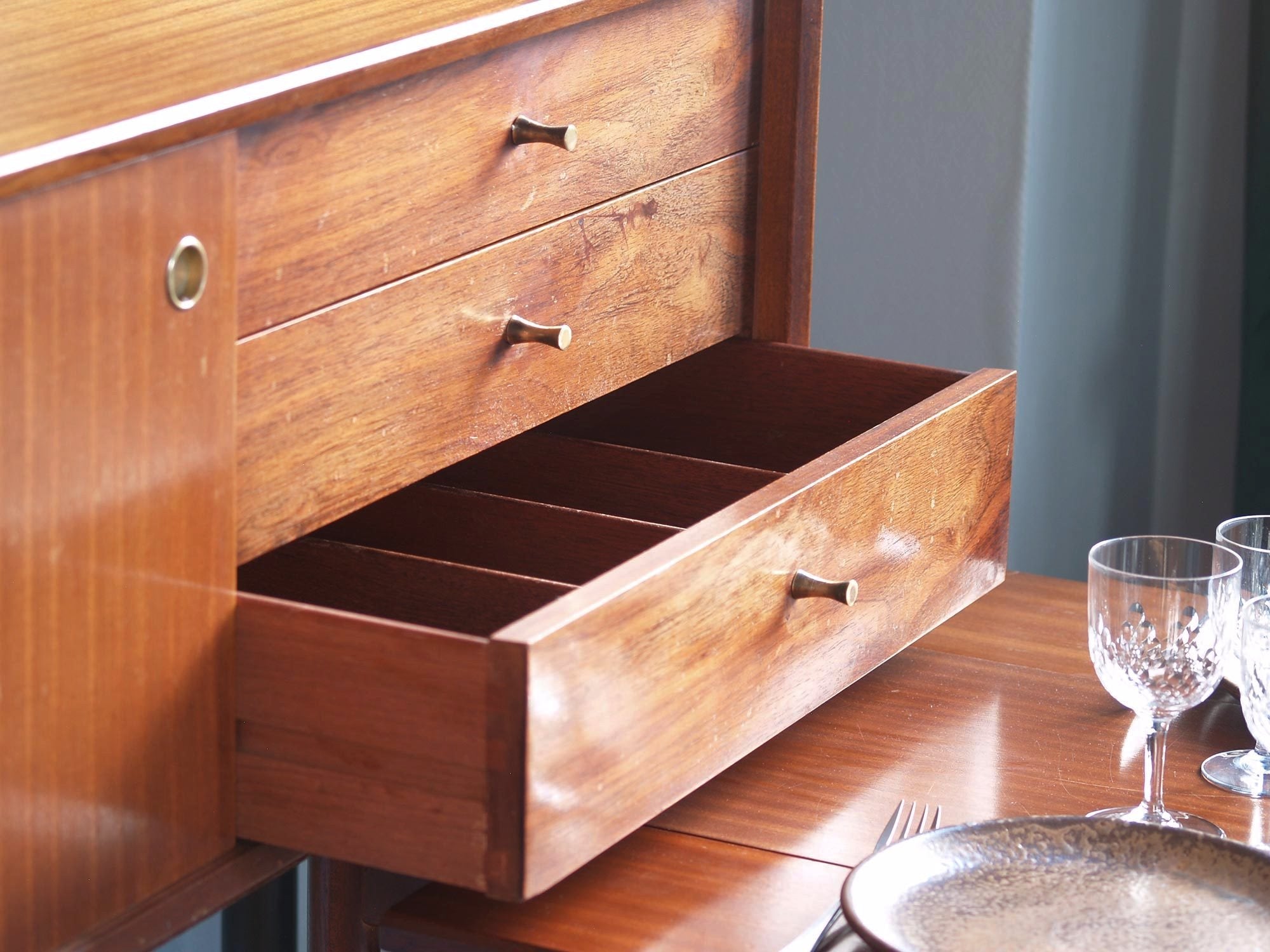 Rare unité multifonction, enfilade & salle‑à‑manger par Arthur Edwards pour White & Newton Ltd, Royaume‑Uni (vers 1958)..Rare Unit combo, Sideboard & Dining Room set by Arthur Edwards for White & Newton Ltd, United Kingdom (ca. 1958)