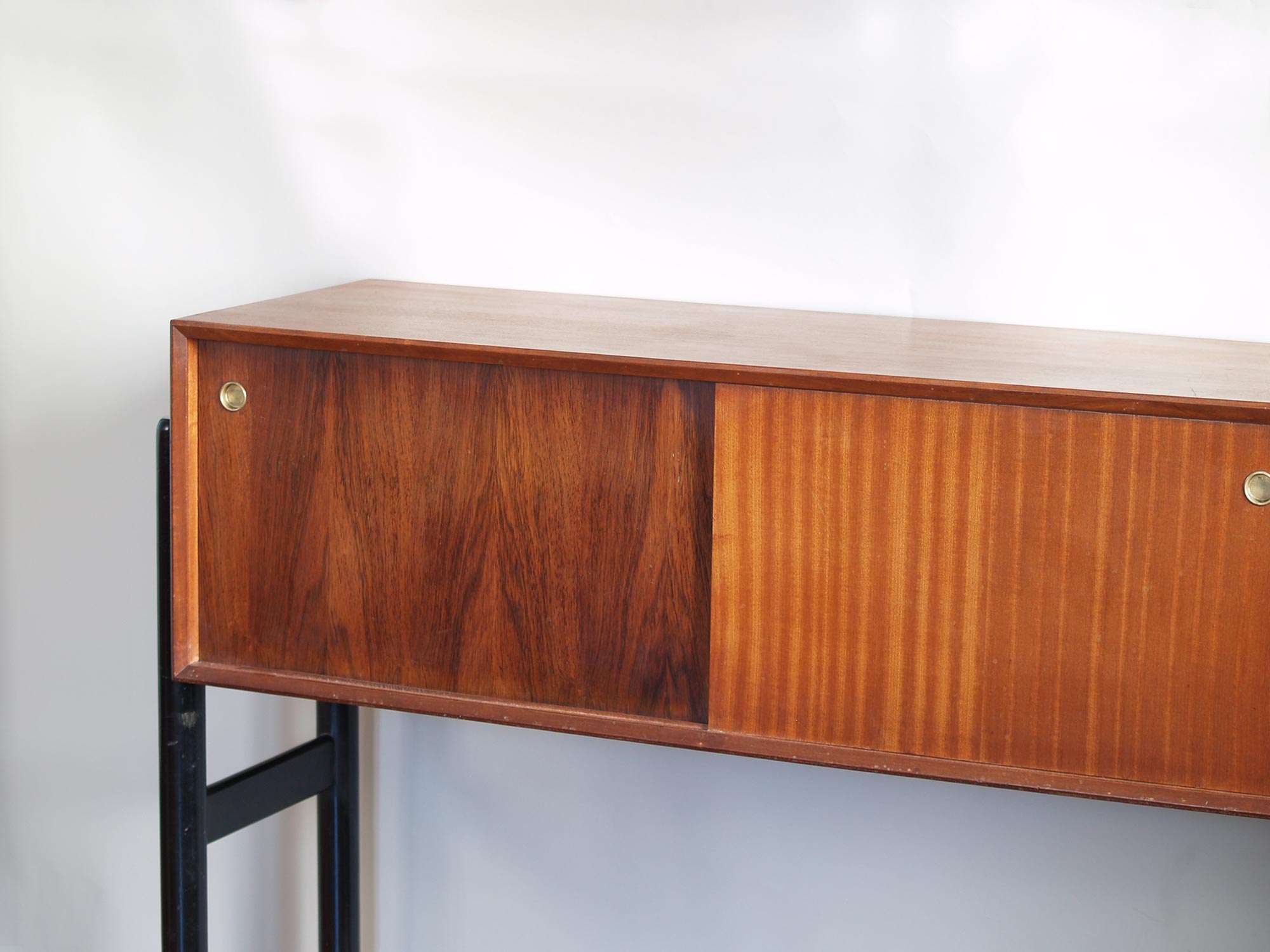 Rare unité multifonction, enfilade & salle‑à‑manger par Arthur Edwards pour White & Newton Ltd, Royaume‑Uni (vers 1958)..Rare Unit combo, Sideboard & Dining Room set by Arthur Edwards for White & Newton Ltd, United Kingdom (ca. 1958)