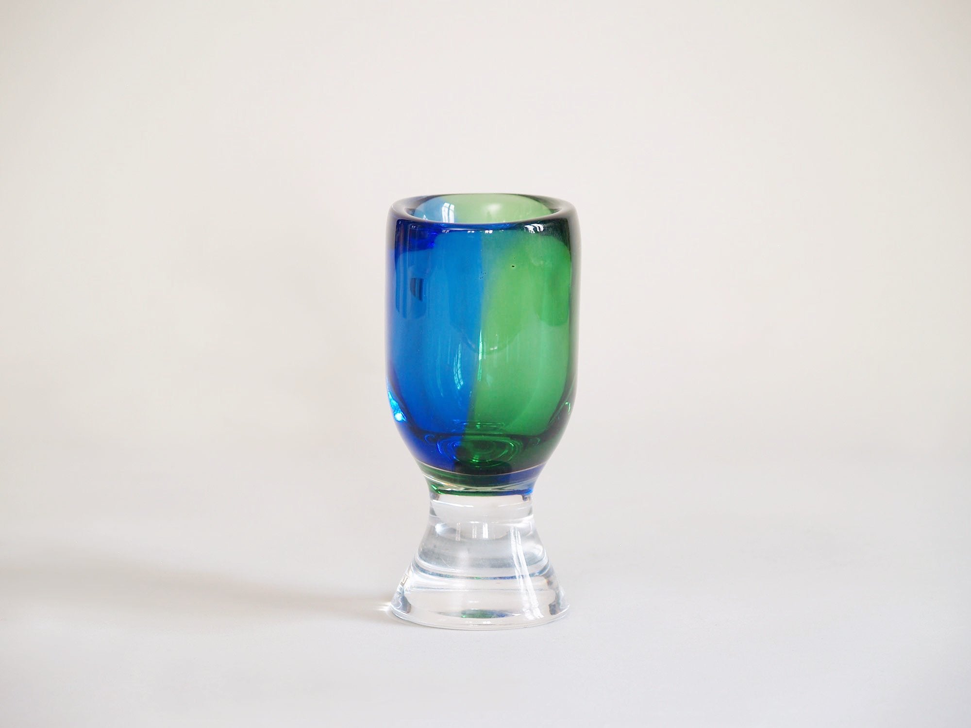 Vase Calice de Göran Wärff pour Kosta, Suède (vers 1968)..Vase by Göran Wärff for Kosta, Sweden (circa 1968)
