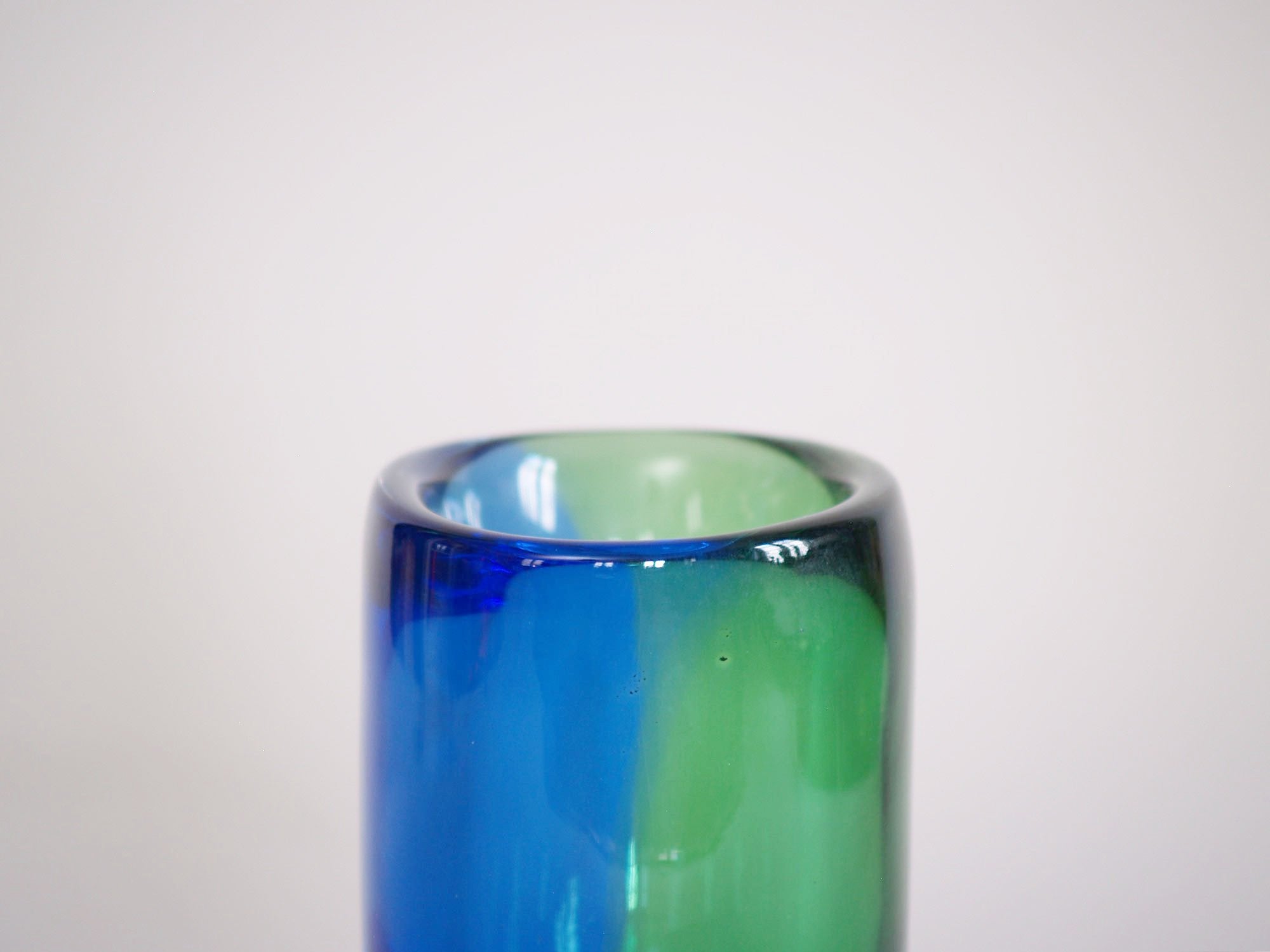 Vase Calice de Göran Wärff pour Kosta, Suède (vers 1968)..Vase by Göran Wärff for Kosta, Sweden (circa 1968)