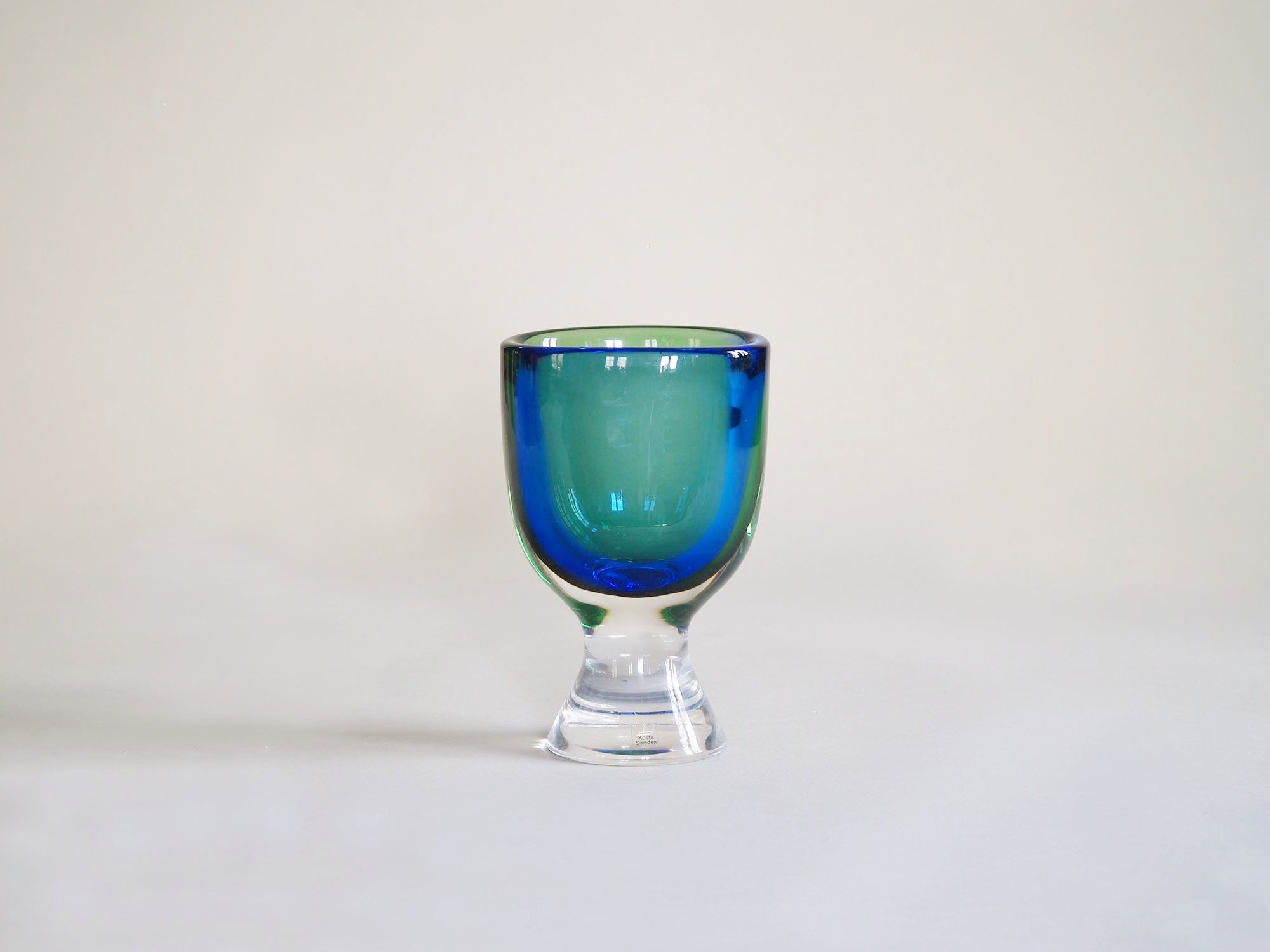 Vase Calice de Göran Wärff pour Kosta, Suède (vers 1968)..Vase by Göran Wärff for Kosta, Sweden (circa 1968)