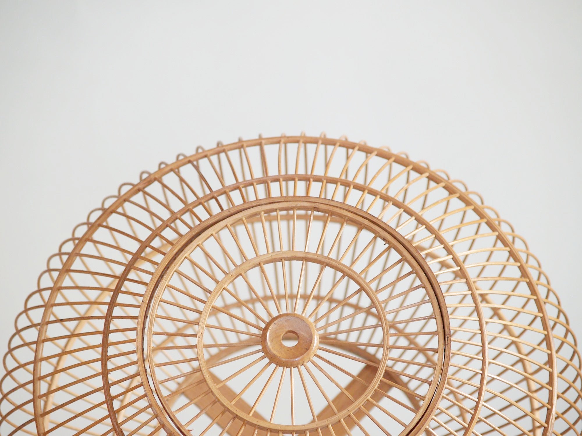 Suspension ou lampe lanterne en bambou, Japon (vers 1930)..Bamboo cage lantern or ceiling light, Japon (circa 1930)