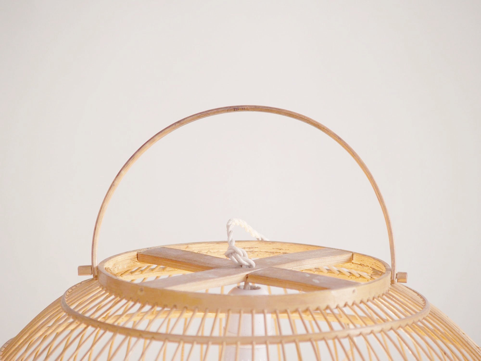 Suspension ou lampe lanterne en bambou, Japon (vers 1930)..Bamboo cage lantern or ceiling light, Japon (circa 1930)