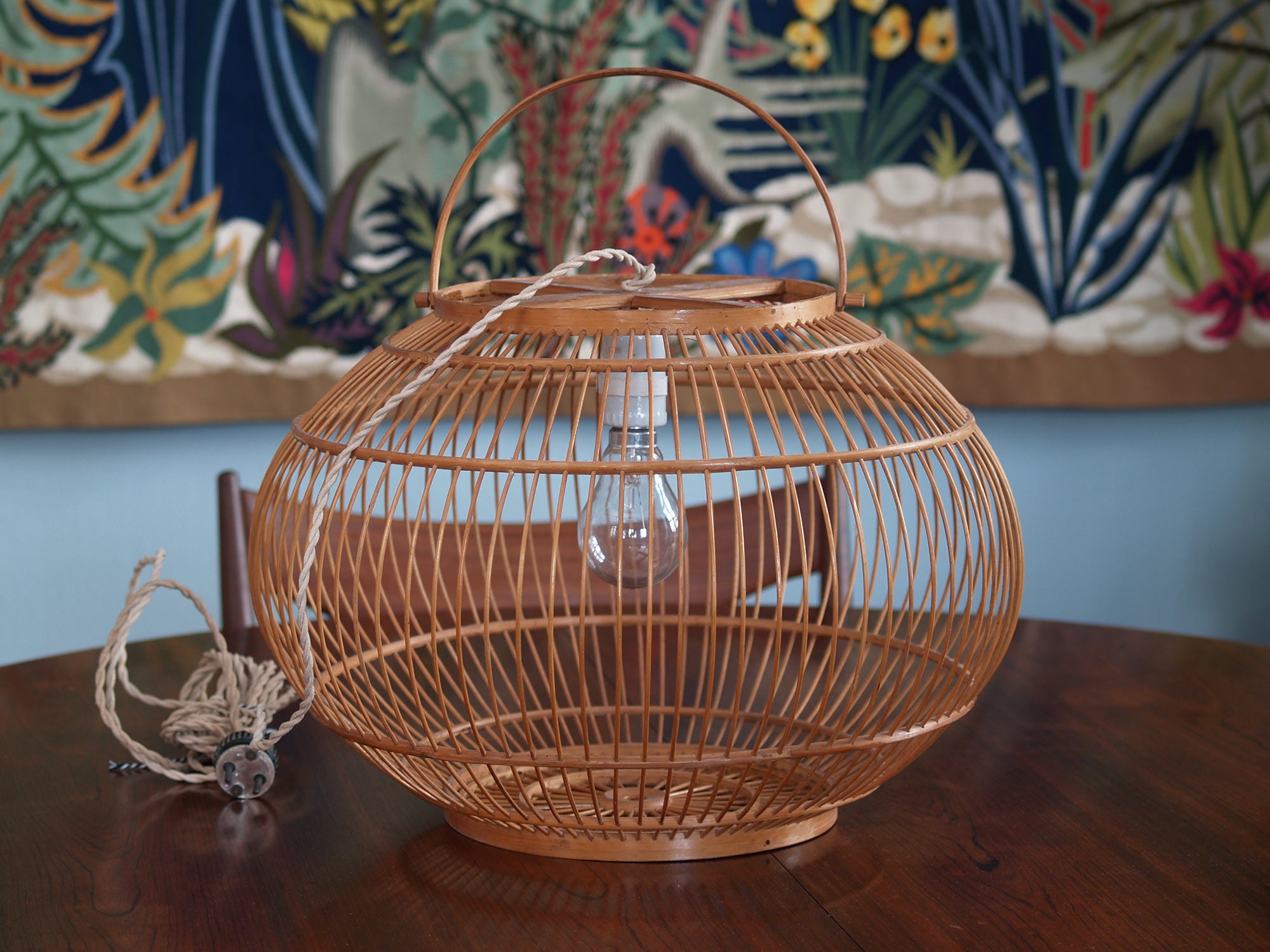 Suspension ou lampe lanterne en bambou, Japon (vers 1930)..Bamboo cage lantern or ceiling light, Japon (circa 1930)