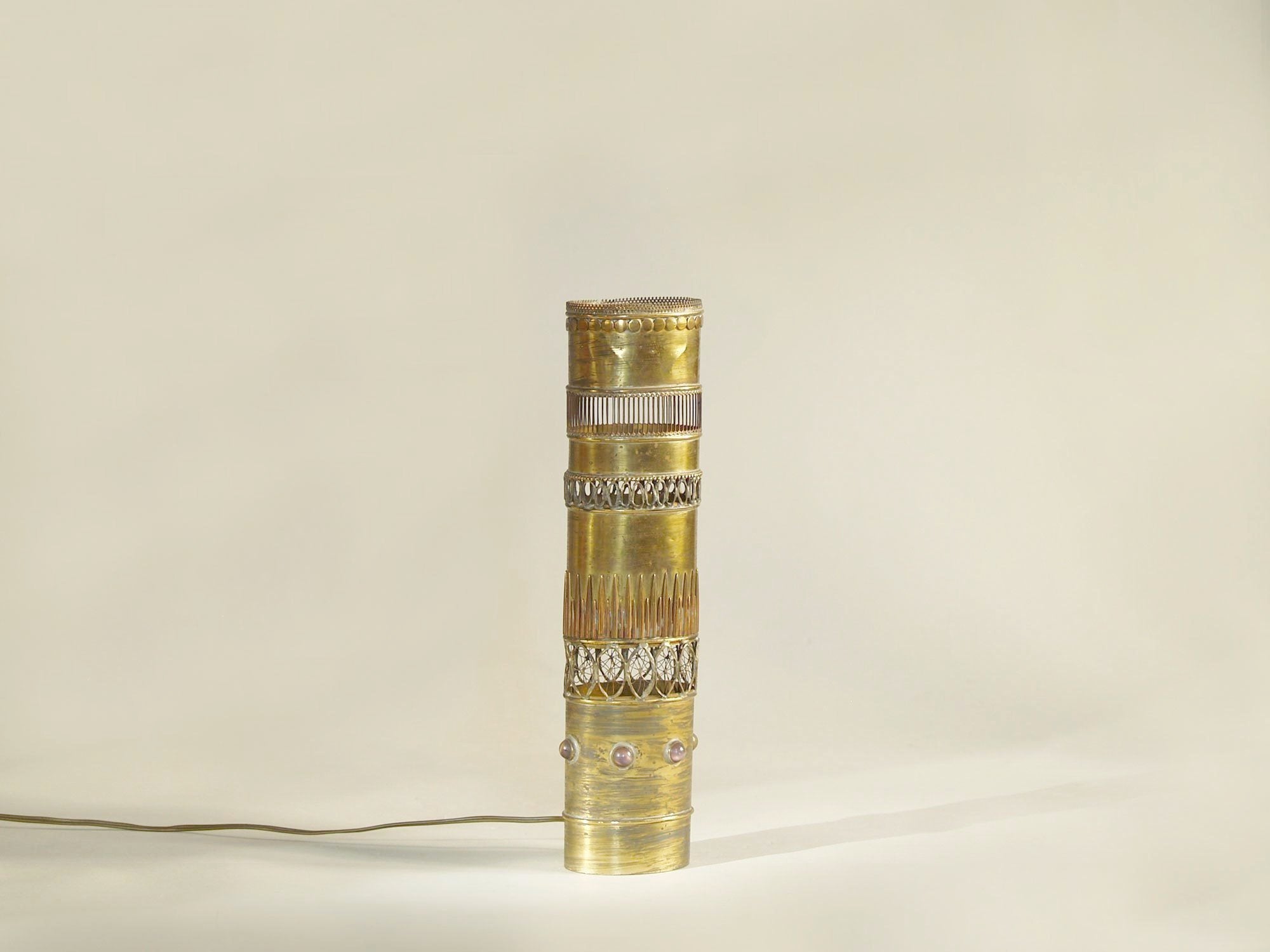 Lampe de table brutaliste en laiton par Jacque d'Aubres, France (années 1970)..Brutalist brass table lamp by Jacque d'Aubres, France (1970)