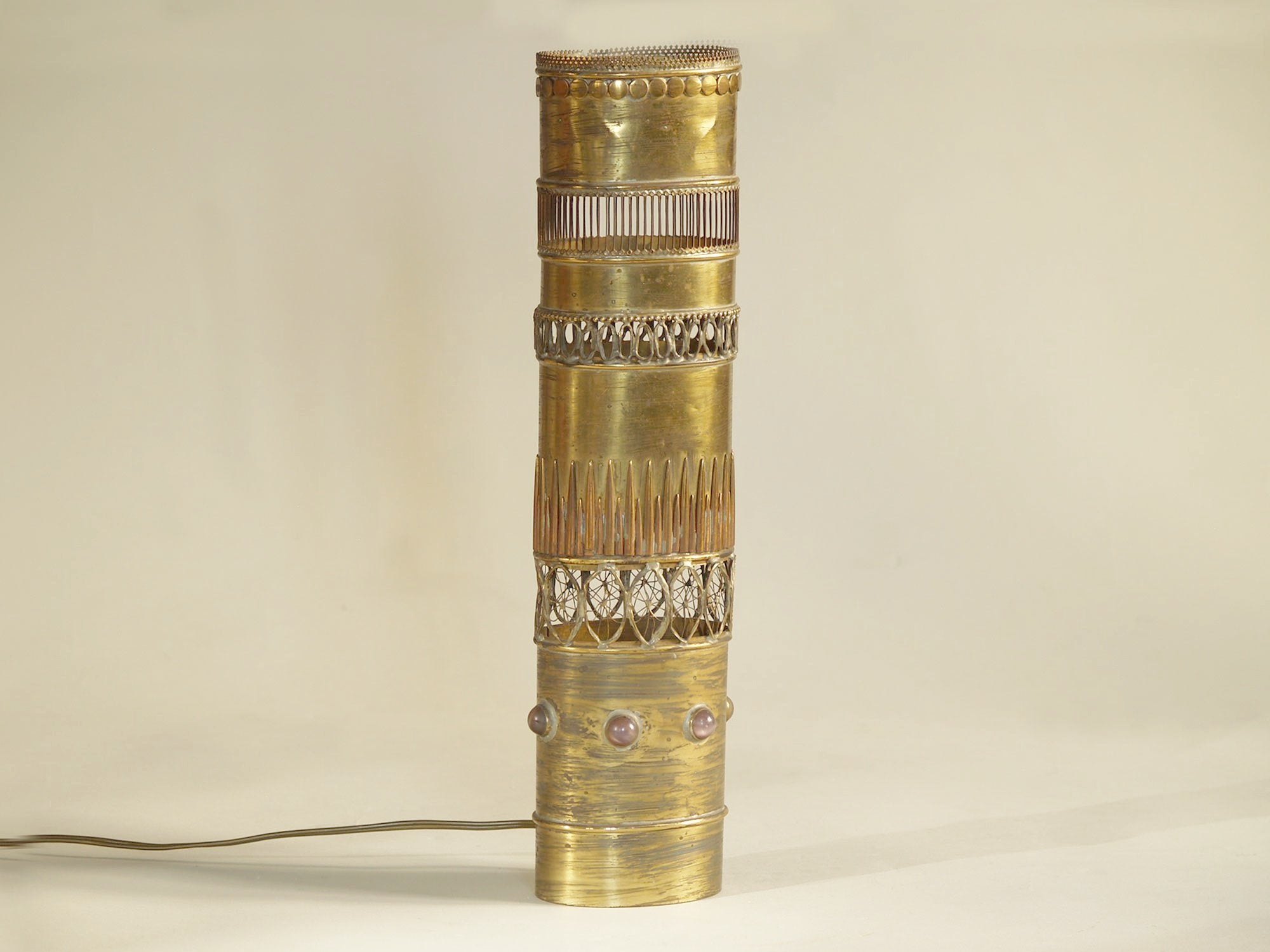 Lampe de table brutaliste en laiton par Jacque d'Aubres, France (années 1970)..Brutalist brass table lamp by Jacque d'Aubres, France (1970)