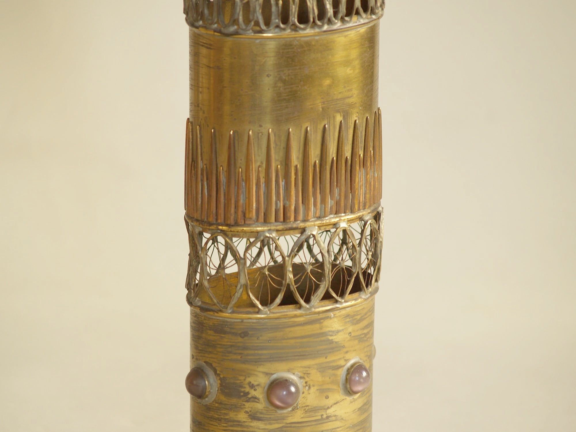 Lampe de table brutaliste en laiton par Jacque d'Aubres, France (années 1970)..Brutalist brass table lamp by Jacque d'Aubres, France (1970)