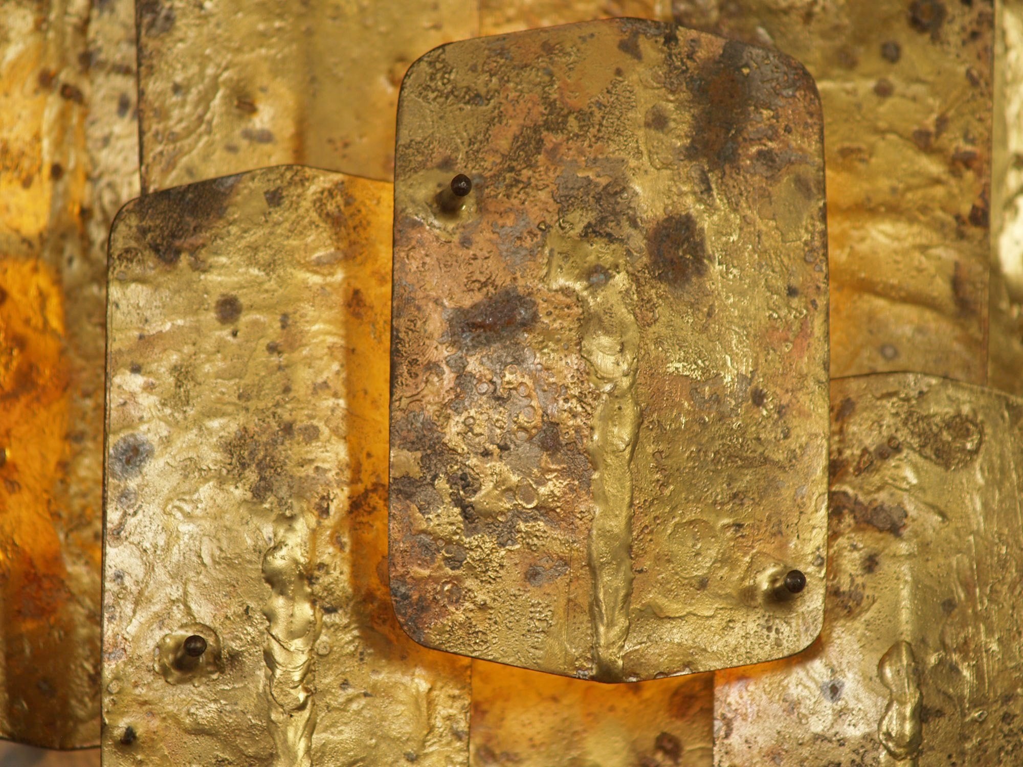Paire d’appliques murales d'Auguste Fix, France (vers 1958)..Pair of brass wall sconces by Auguste Fix (circa 1958)