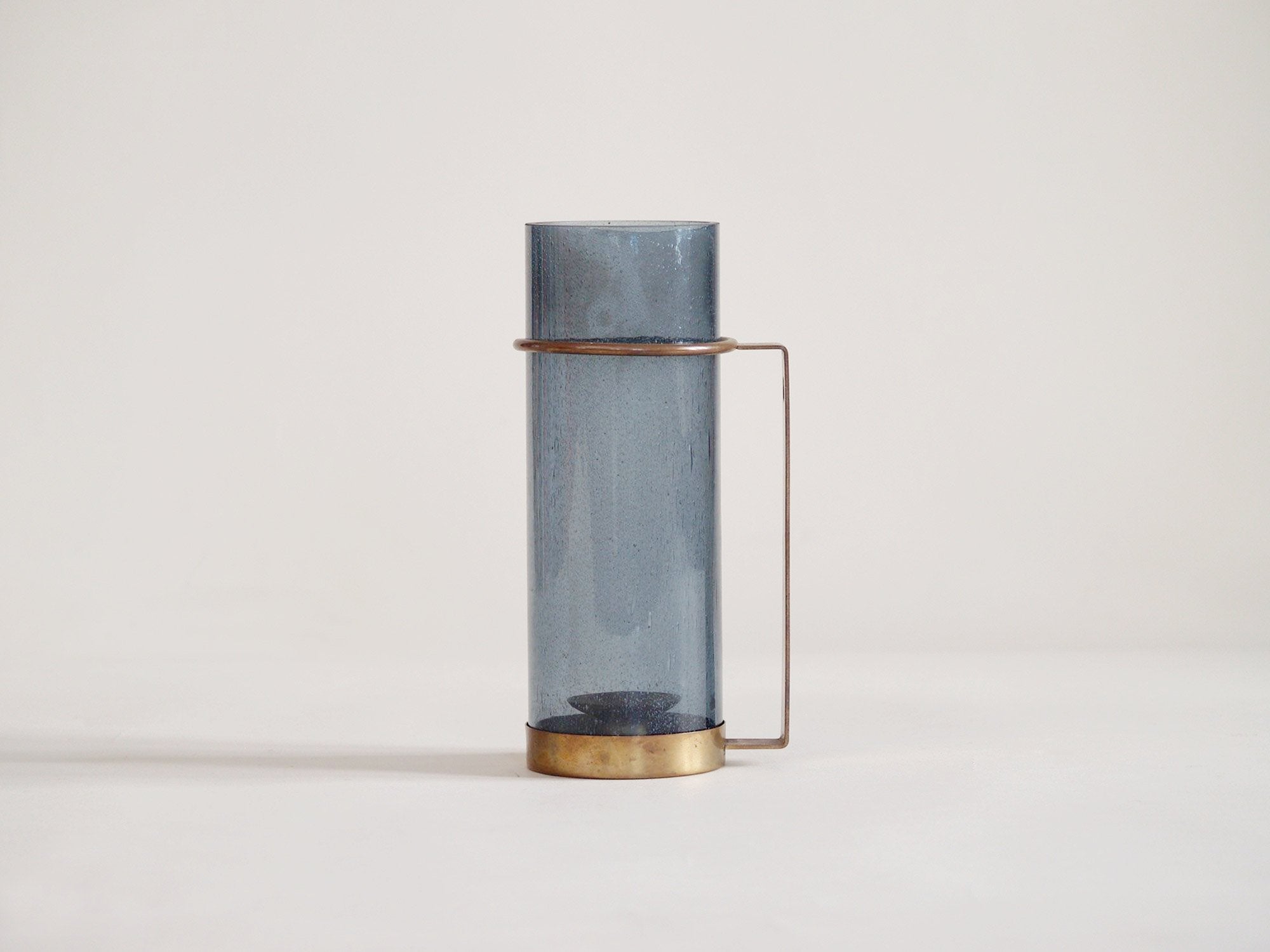 Lumière d'applique / bougeoir de Gunnar Ander & Ystad Metall, Suède (années 1950)..Wall candle holder by Gunnar Ander & Ystad Metall, Sweden (Circa 1950)