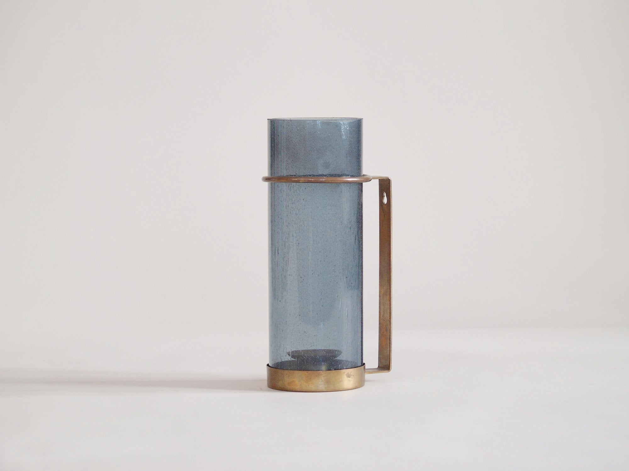 Lumière d'applique / bougeoir de Gunnar Ander & Ystad Metall, Suède (années 1950)..Wall candle holder by Gunnar Ander & Ystad Metall, Sweden (Circa 1950)