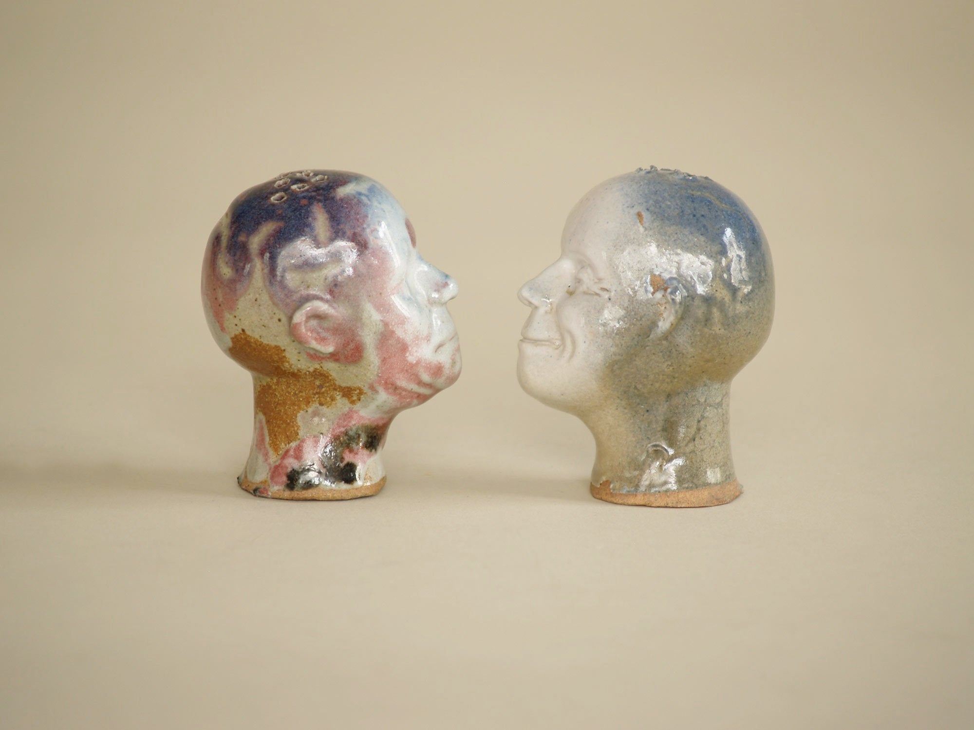 Service de table sel & poivre en grès "Messerschmidt", France (vers 1980)..Expressionist "Messerschmidt" salt & pepper stoneware set, France (circa 1980)