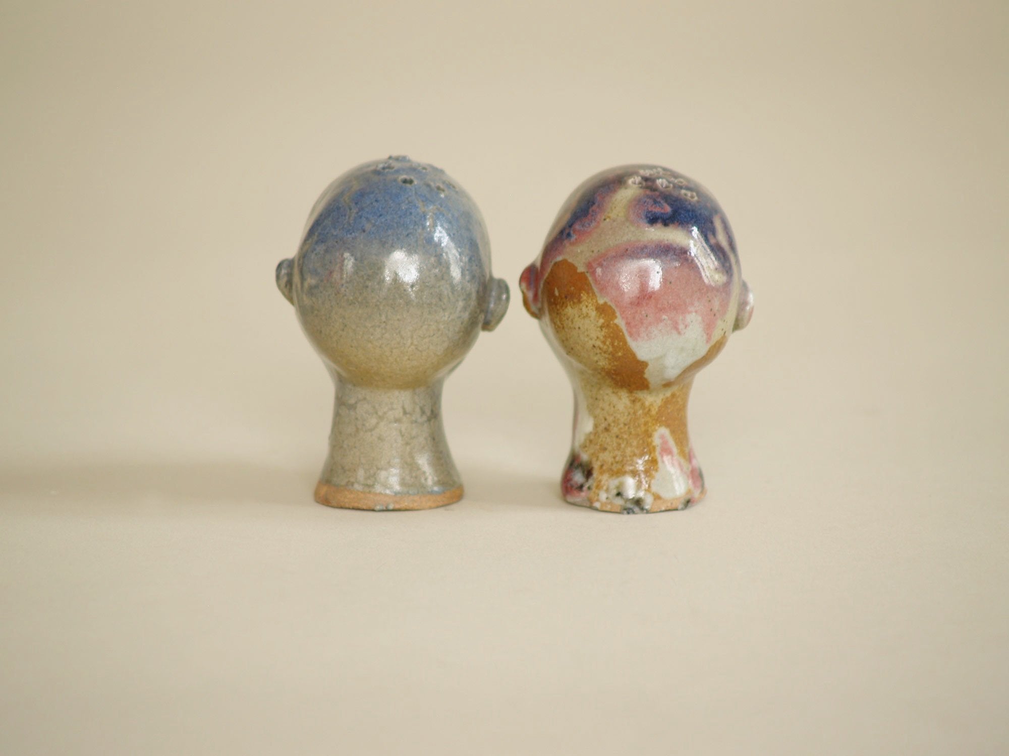 Service de table sel & poivre en grès "Messerschmidt", France (vers 1980)..Expressionist "Messerschmidt" salt & pepper stoneware set, France (circa 1980)
