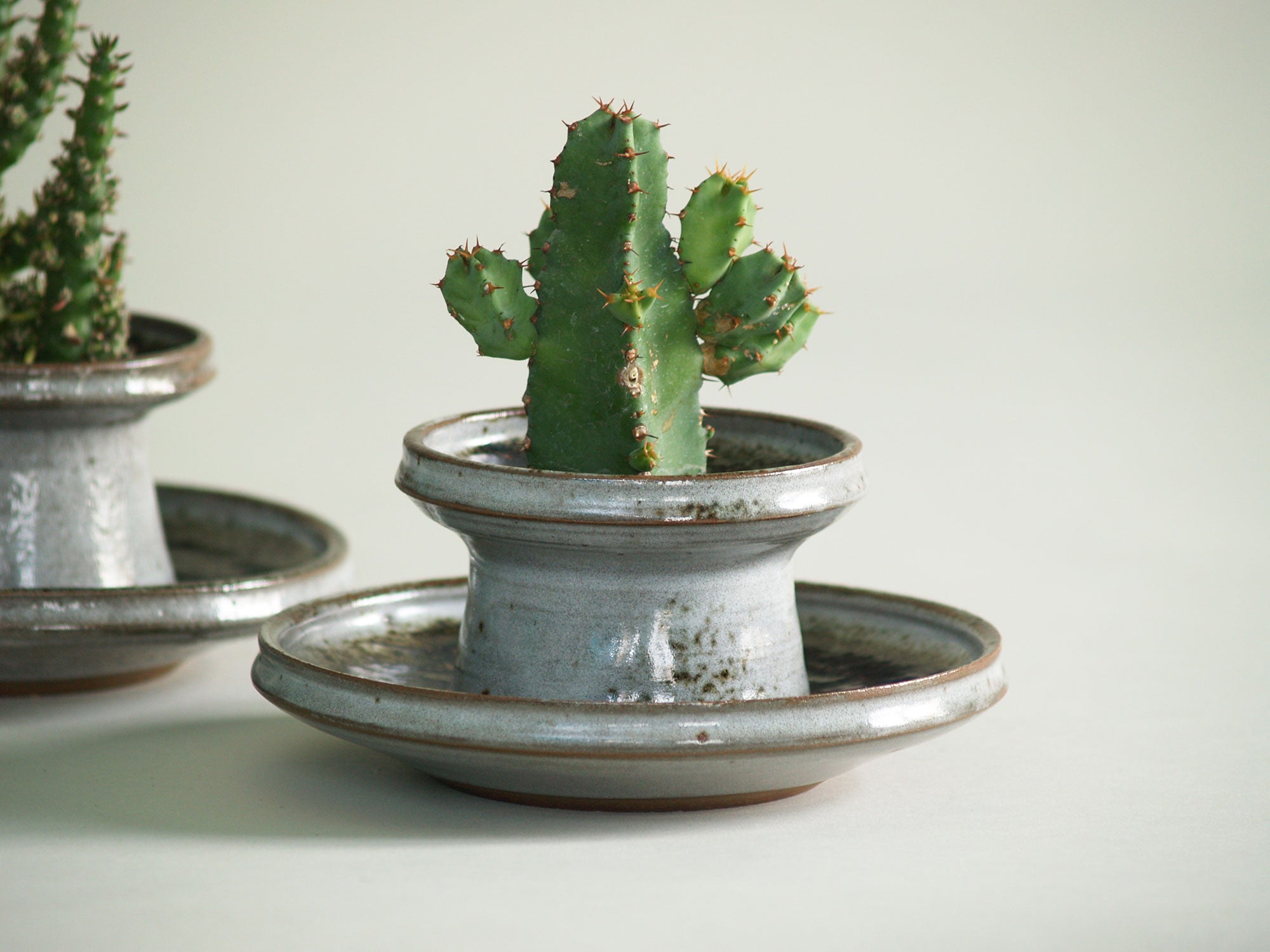 Paire de pots de Chantal & Thierry Robert, France (vers 1963)..Planters set by Chantal & Thierry Robert, France (circa 1963)