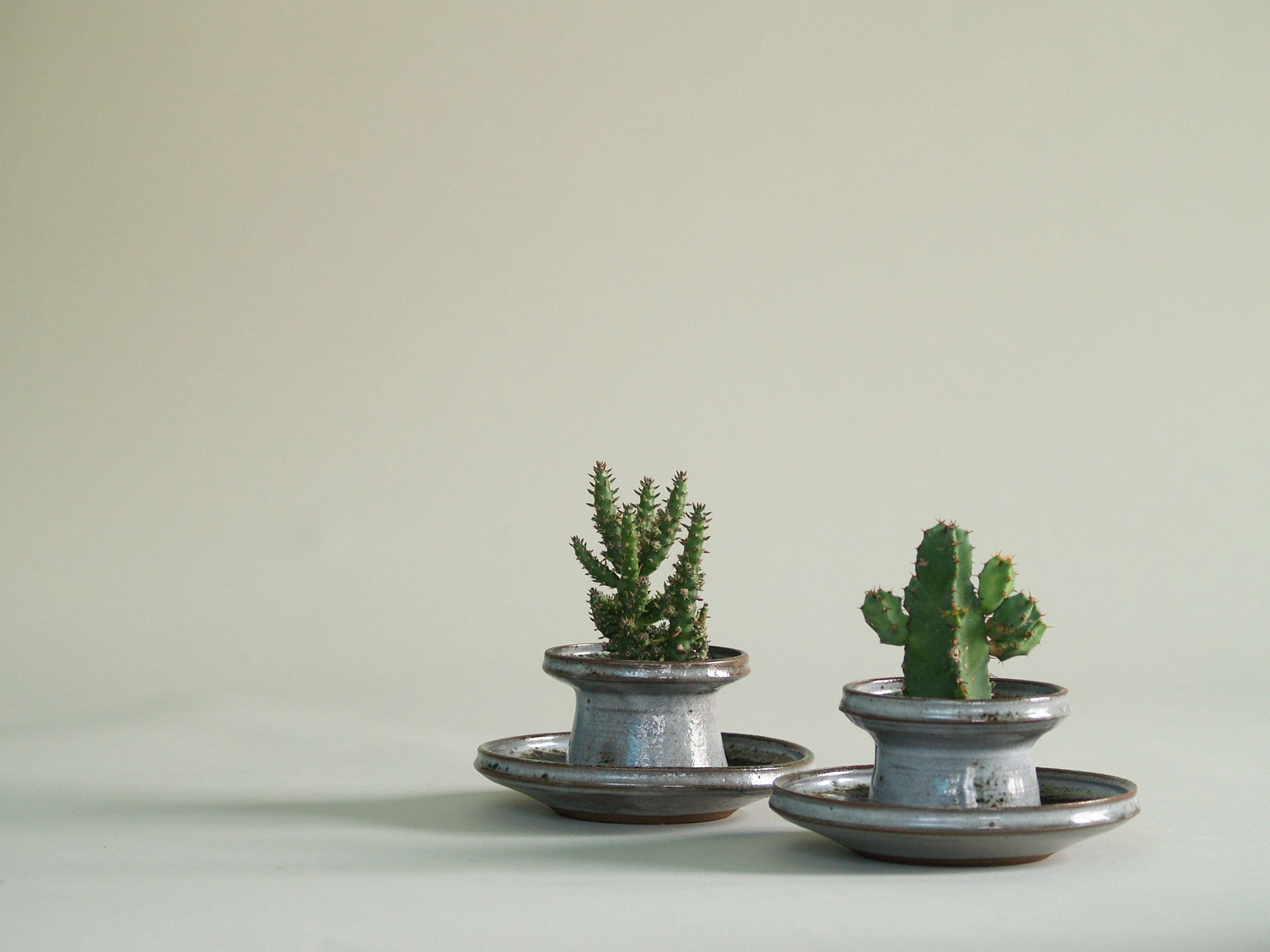 Paire de pots de Chantal & Thierry Robert, France (vers 1963)..Planters set by Chantal & Thierry Robert, France (circa 1963)