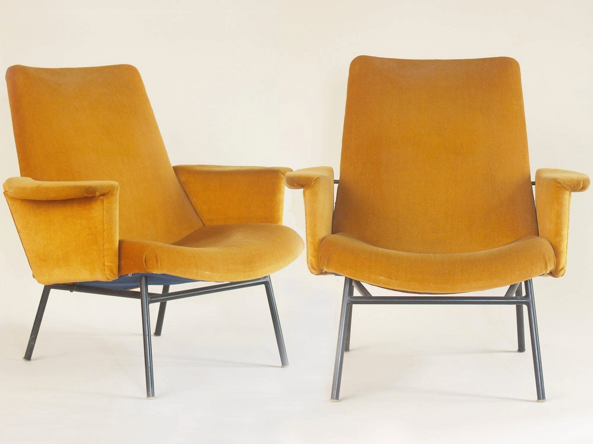 Paire de fauteuils SK660 par Pierre Guariche pour Steiner, France (1953)..Pair of SK660 chairs by Pierre Guariche for Steiner, France (1953)