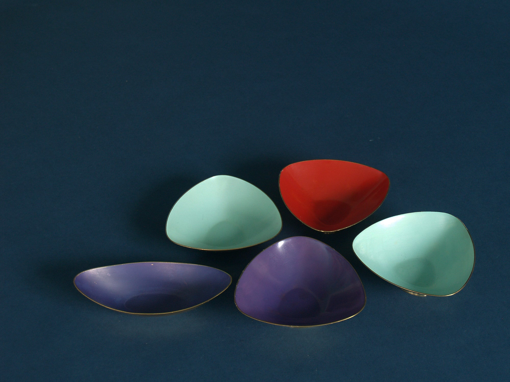 Coupe oblongue de Gunnar Ander & Ystad Metall, Suède (années 1950)..Bowl by Gunnar Ander & Ystad Metall, Sweden (circa 1950)