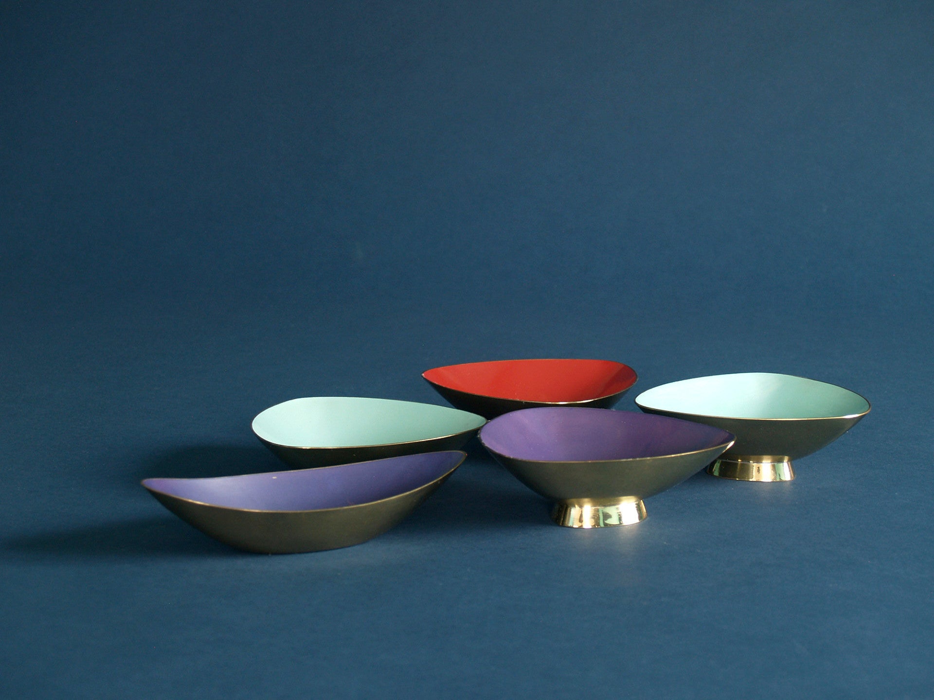 Ensemble de coupes de Gunnar Ander pour Ystad Metall, Suède (années 1950)..Set of Bowls by Gunnar Ander for Ystad Metall, Sweden (circa 1950)