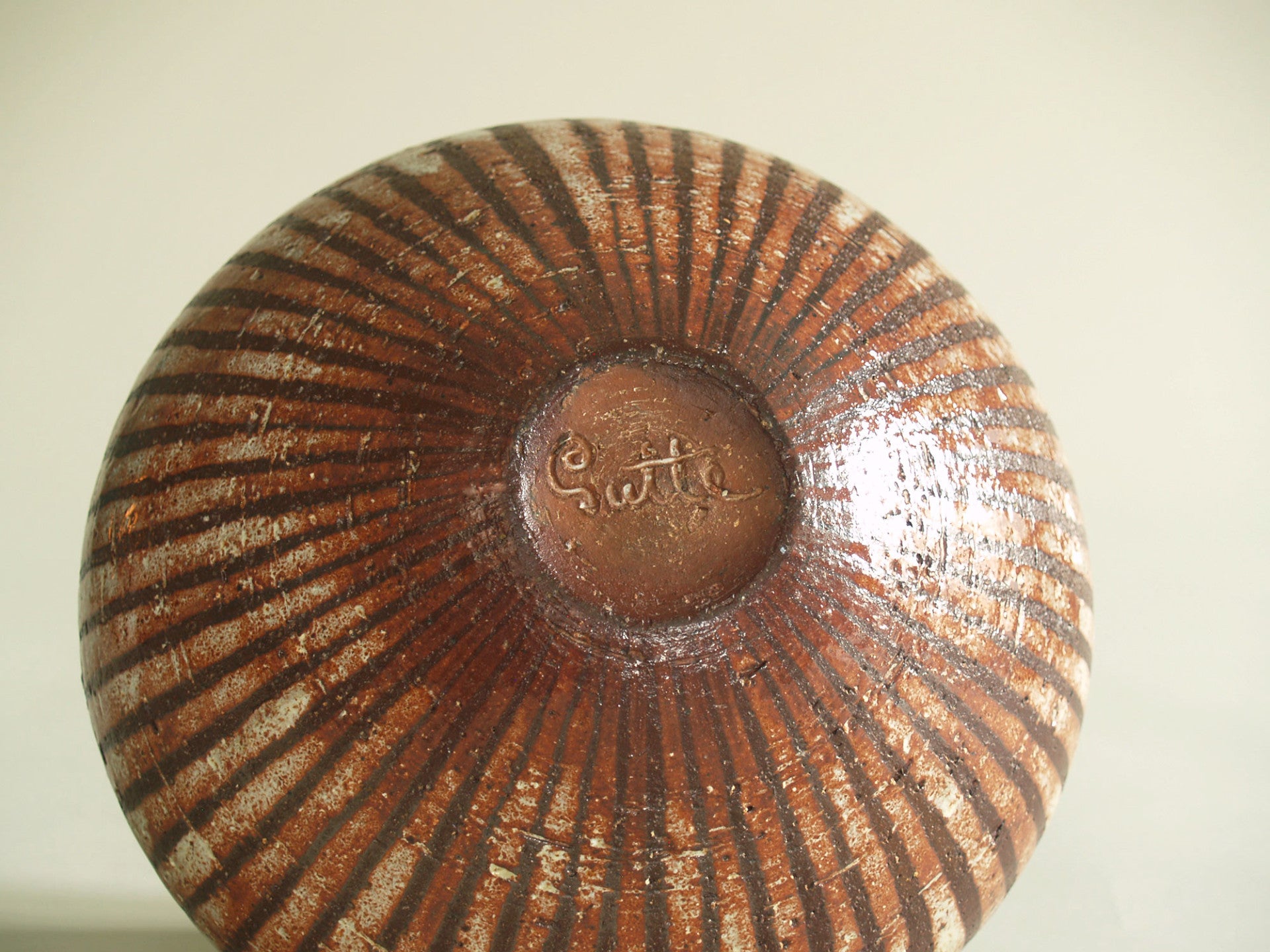 Coupe de Gutte Eriksen, Danemark (vers 1942)..Bowl by Gutte Eriksen, Denmark (ca. 1942)