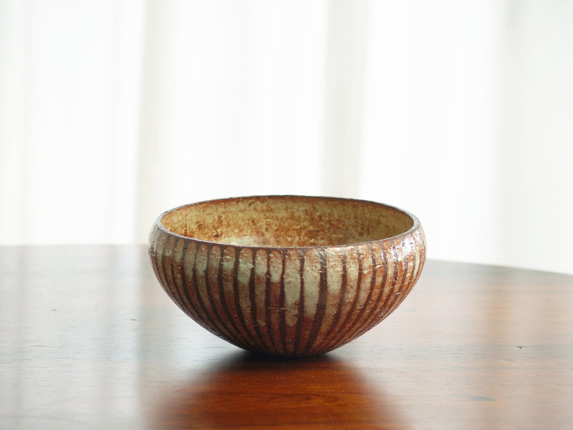 Coupe de Gutte Eriksen, Danemark (vers 1942)..Bowl by Gutte Eriksen, Denmark (ca. 1942)