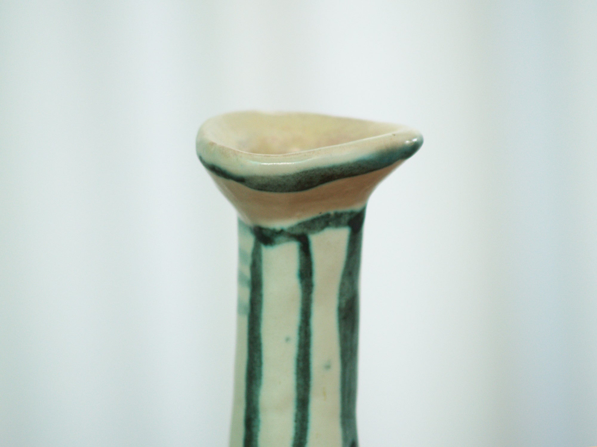 Vase‑bouteille de Jacques Blin et Jean Rustin, France (vers 1956)..Bottle‑Vase by Jacques Blin & Jean Rustin, France (circa 1956)