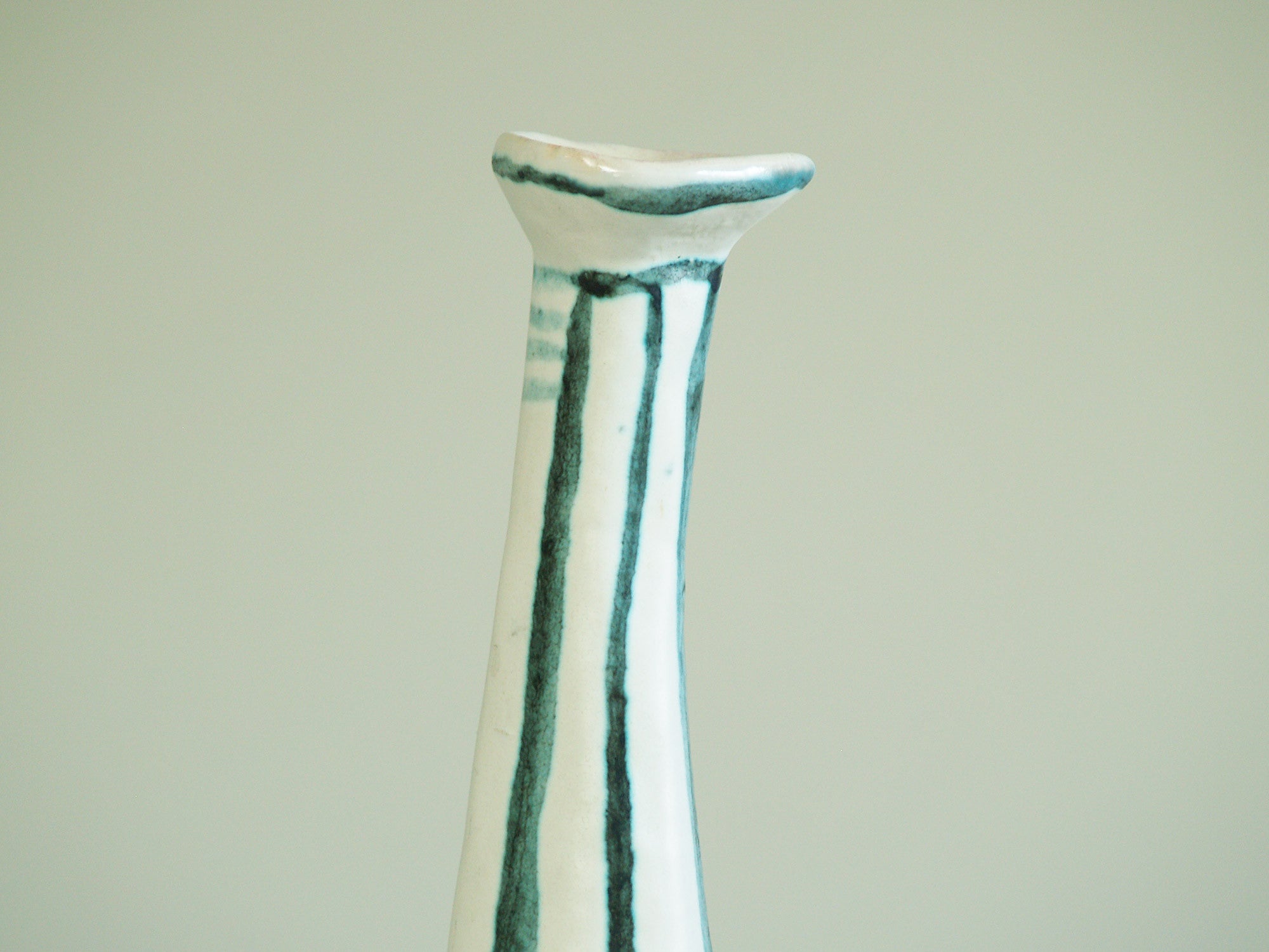 Vase‑bouteille de Jacques Blin et Jean Rustin, France (vers 1956)..Bottle‑Vase by Jacques Blin & Jean Rustin, France (circa 1956)