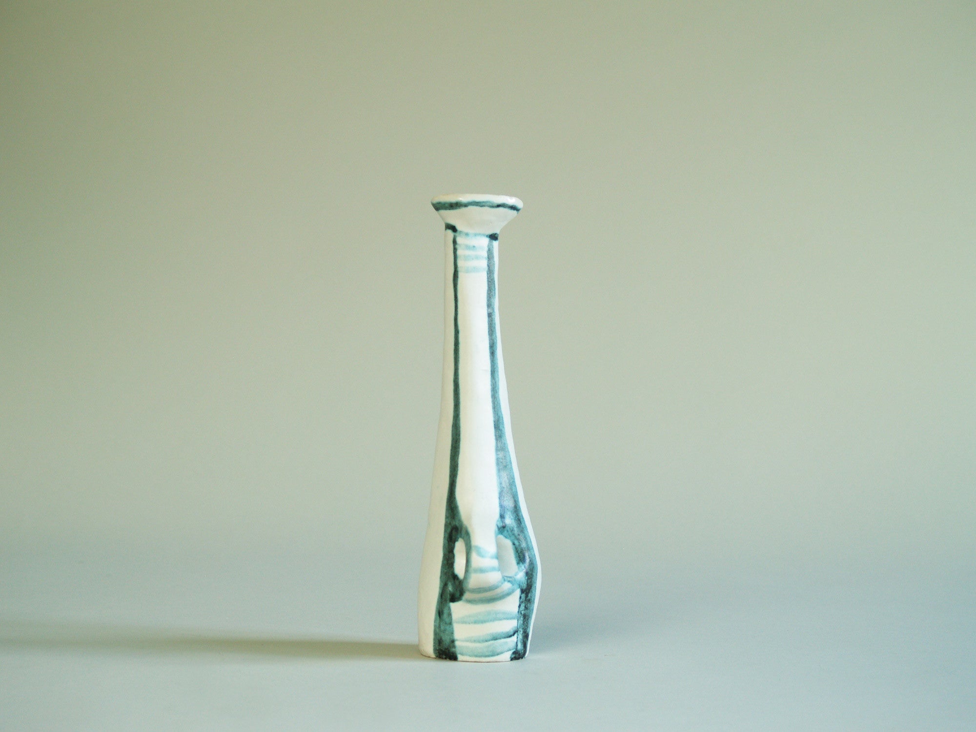 Vase‑bouteille de Jacques Blin et Jean Rustin, France (vers 1956)..Bottle‑Vase by Jacques Blin & Jean Rustin, France (circa 1956)
