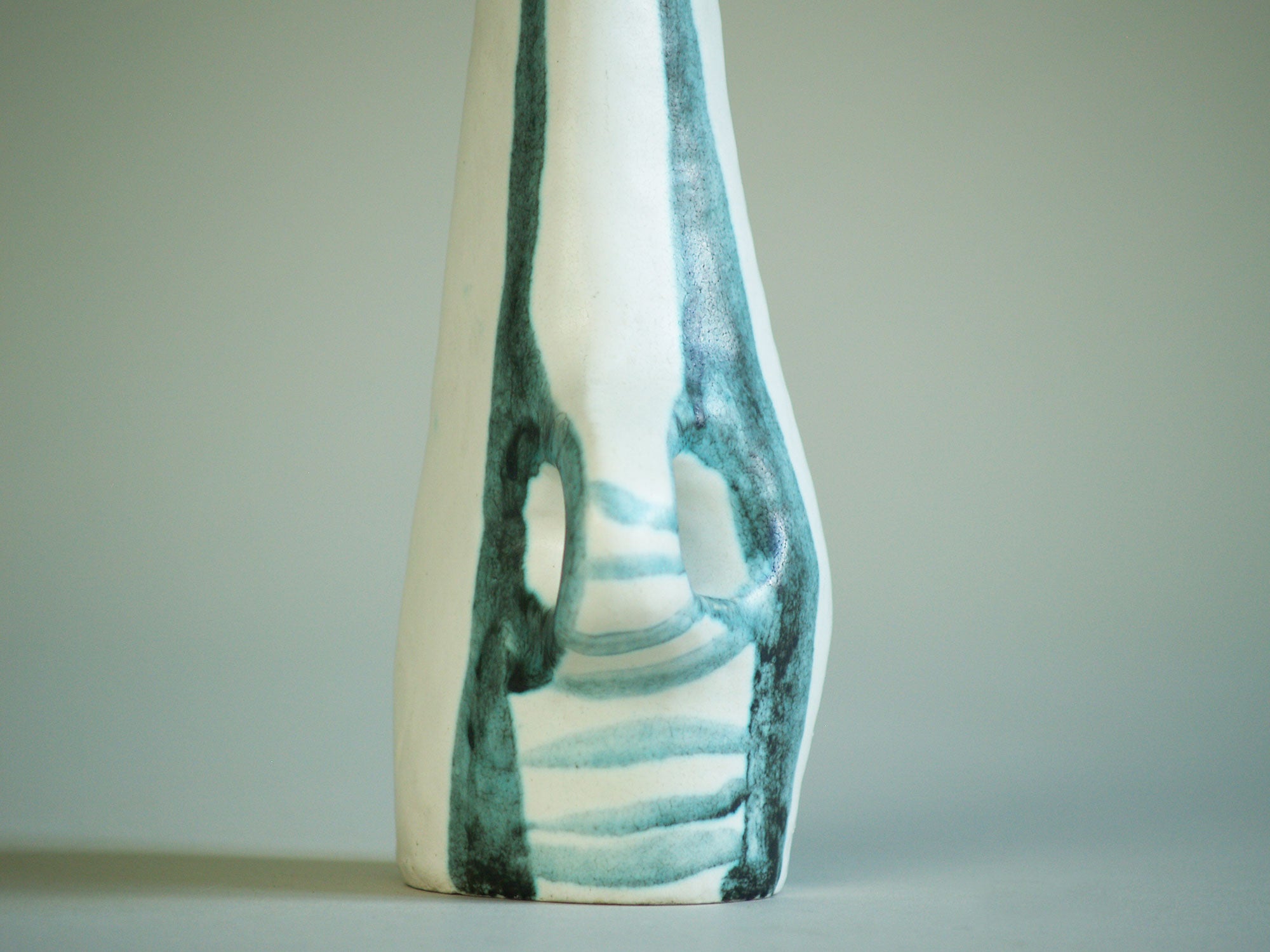 Vase‑bouteille de Jacques Blin et Jean Rustin, France (vers 1956)..Bottle‑Vase by Jacques Blin & Jean Rustin, France (circa 1956)
