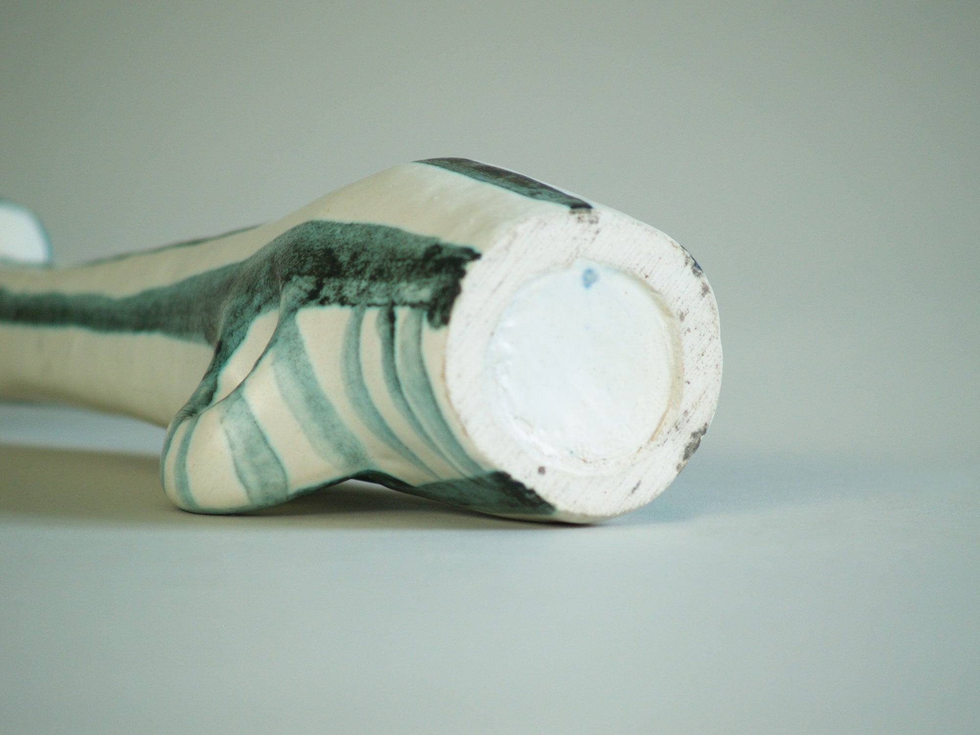 Vase‑bouteille de Jacques Blin et Jean Rustin, France (vers 1956)..Bottle‑Vase by Jacques Blin & Jean Rustin, France (circa 1956)