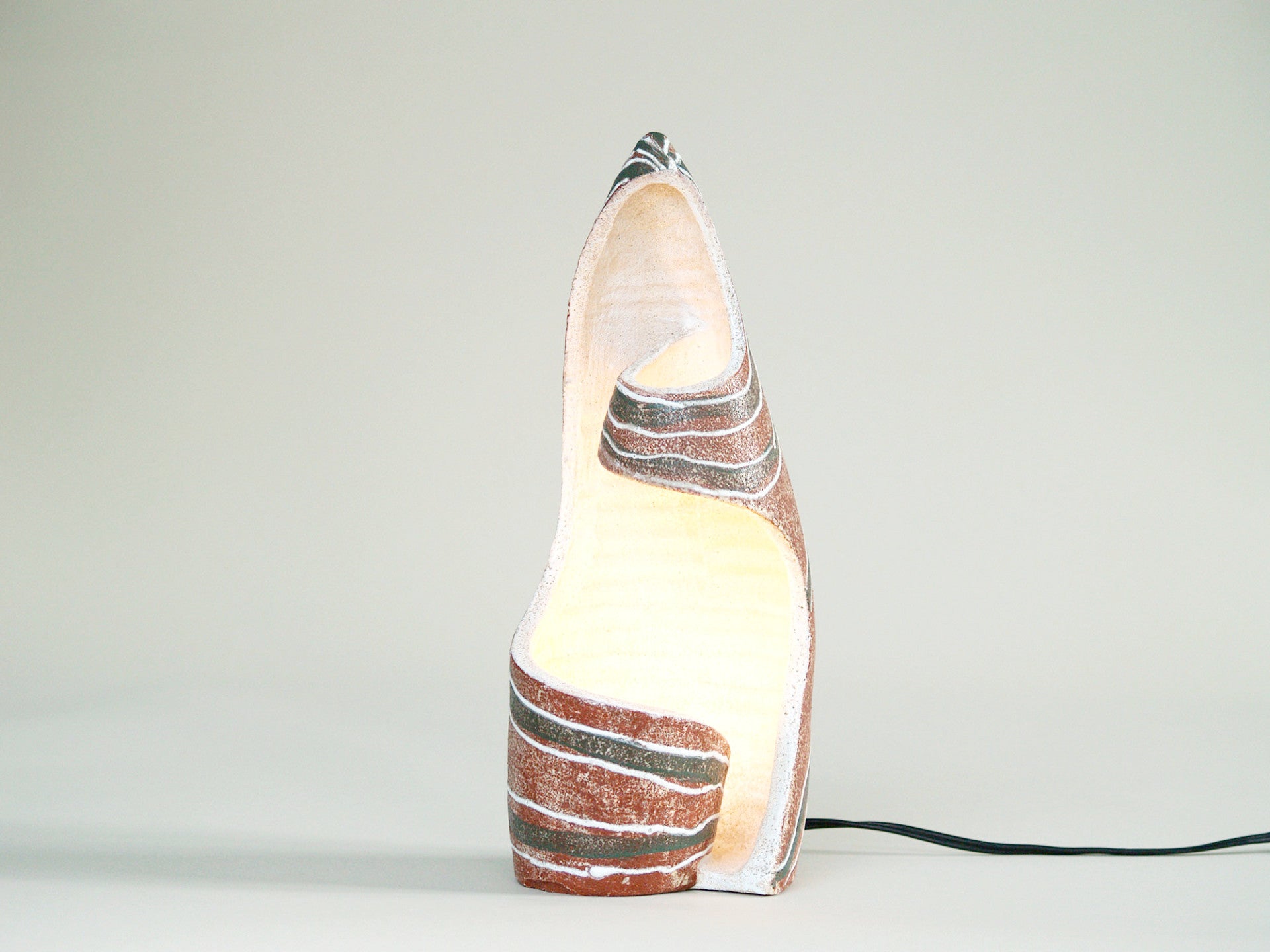 Lampe‑Sculpture des Potiers d'Accolay, France (vers 1957)..Sculptural lamp by Les Potiers d'Accolay, France (Circa 1957)