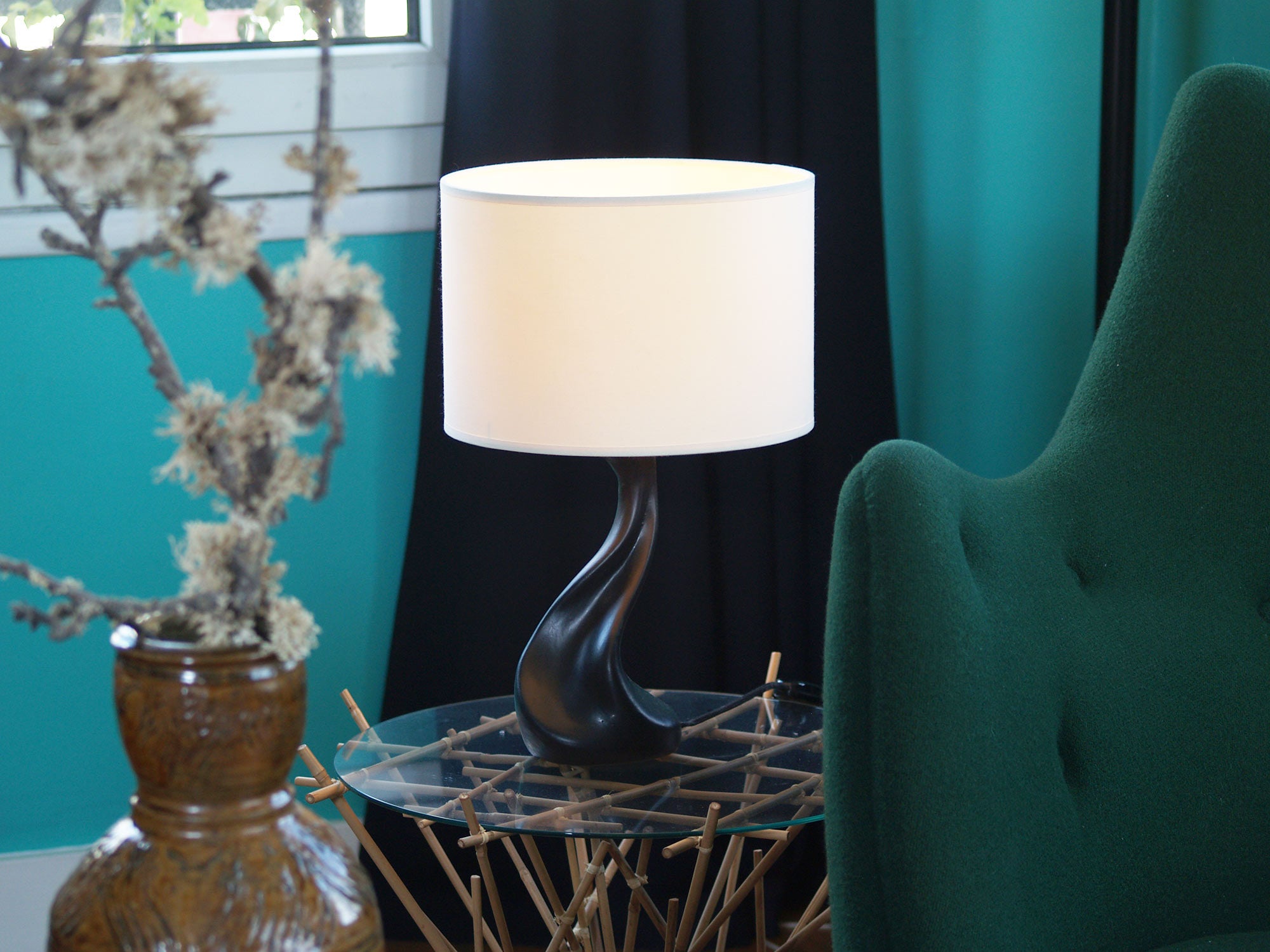 Lampe de table de forme libre noire, France (vers 1950)..Free form biomorphic table lamp, France (circa 1950)