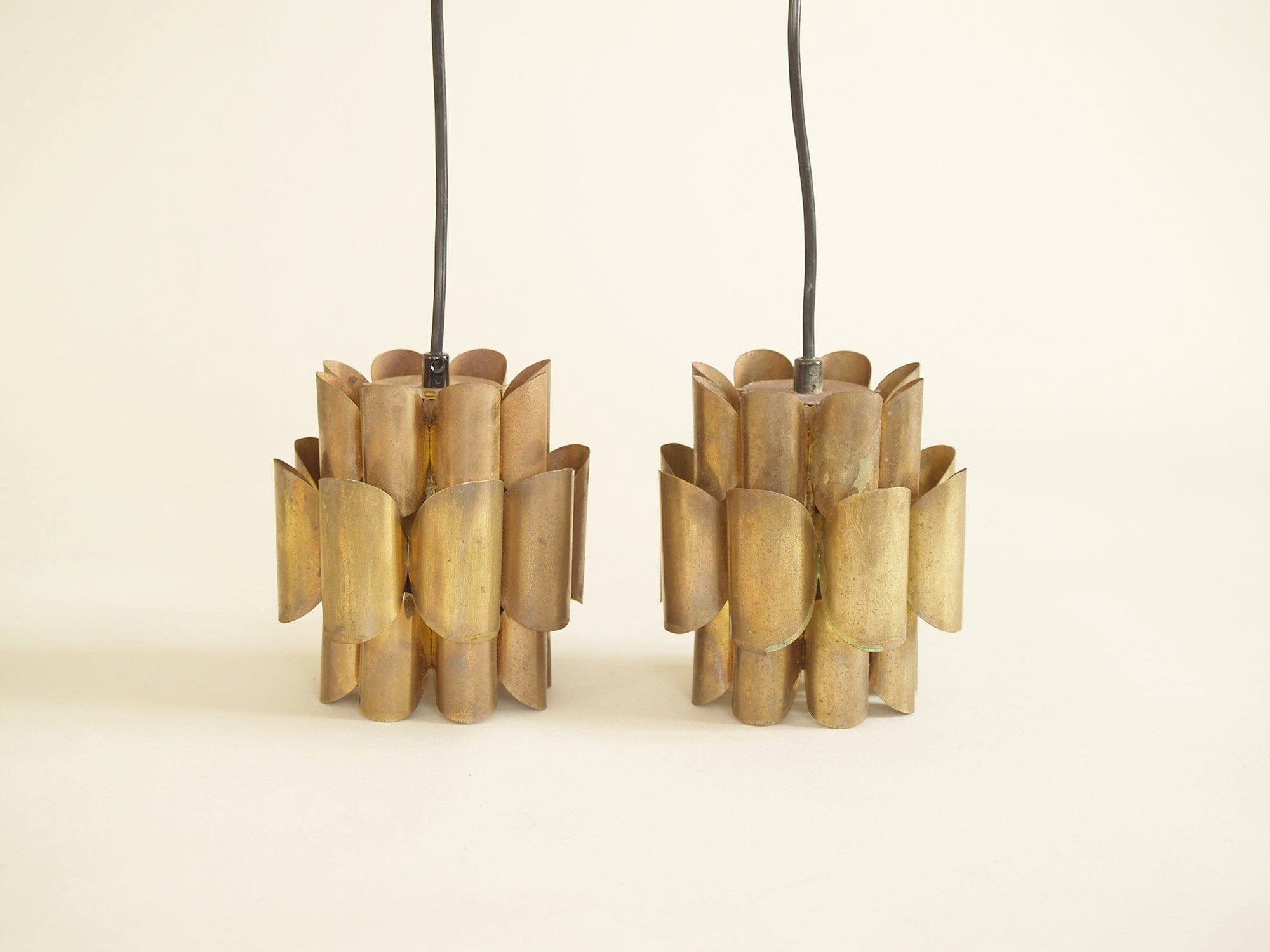 Paire de suspensions par Thorsten Orrling pour Hans-Agne Jakobsson, Suède (vers 1960)..Ceiling light set by Thorsten Orrling pour Hans-Agne Jakobsson, Sweden (circa 1960)
