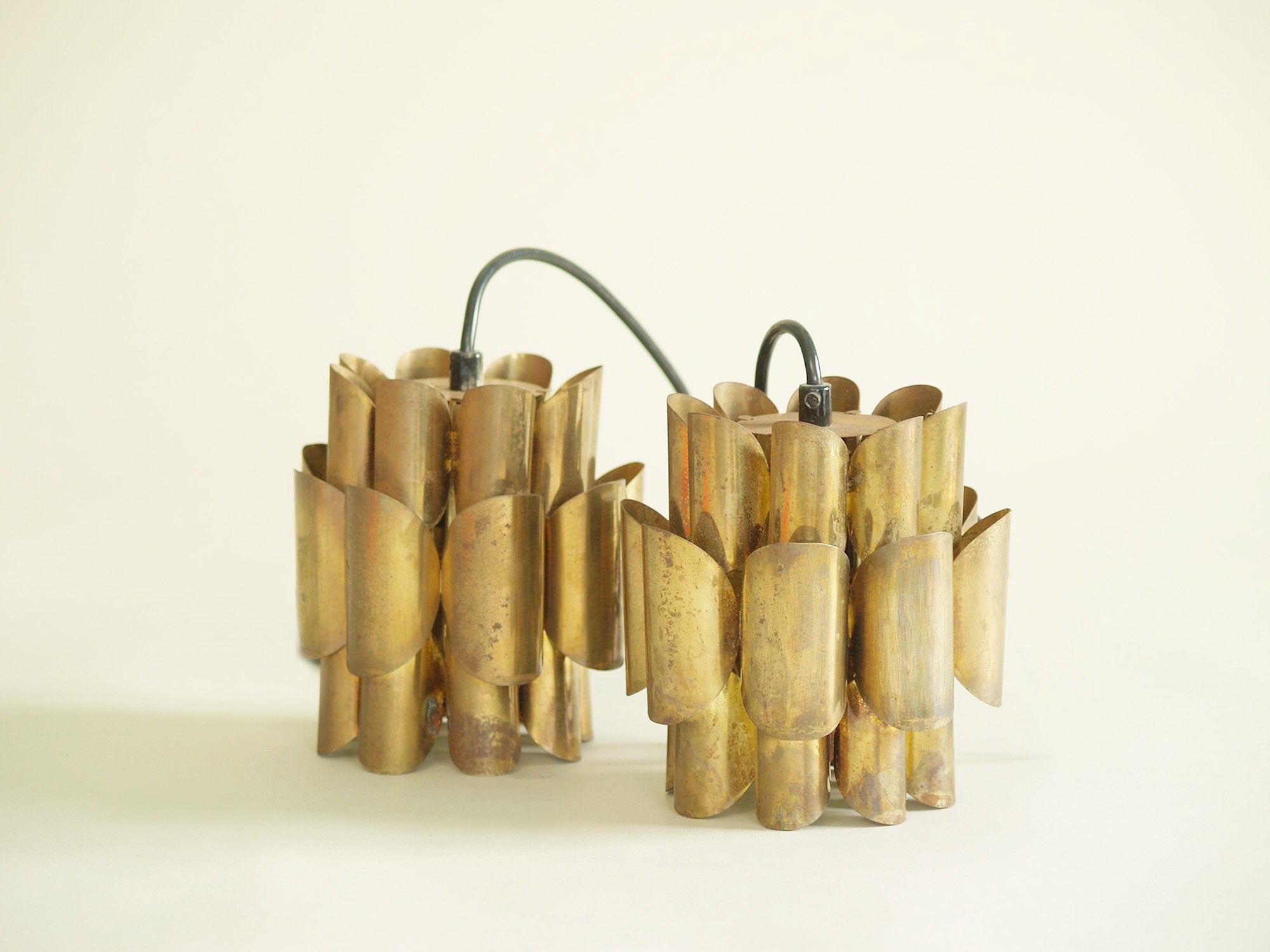 Paire de suspensions par Thorsten Orrling pour Hans-Agne Jakobsson, Suède (vers 1960)..Ceiling light set by Thorsten Orrling pour Hans-Agne Jakobsson, Sweden (circa 1960)