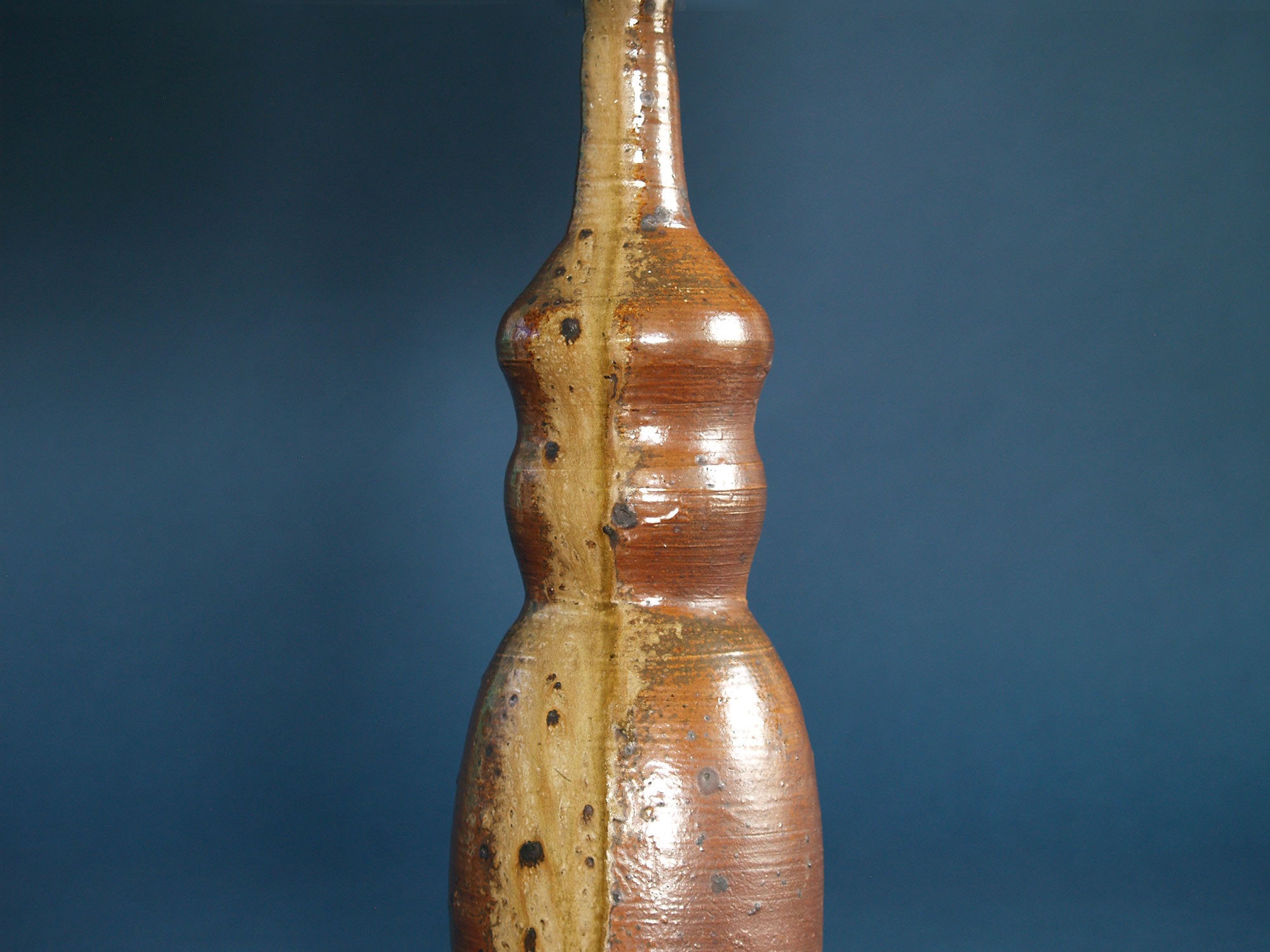 Lampe anthropomorphe en grès de La Borne, France (vers 1955)..Anthropomorphic stoneware lamp from La Borne, France (circa 1955)