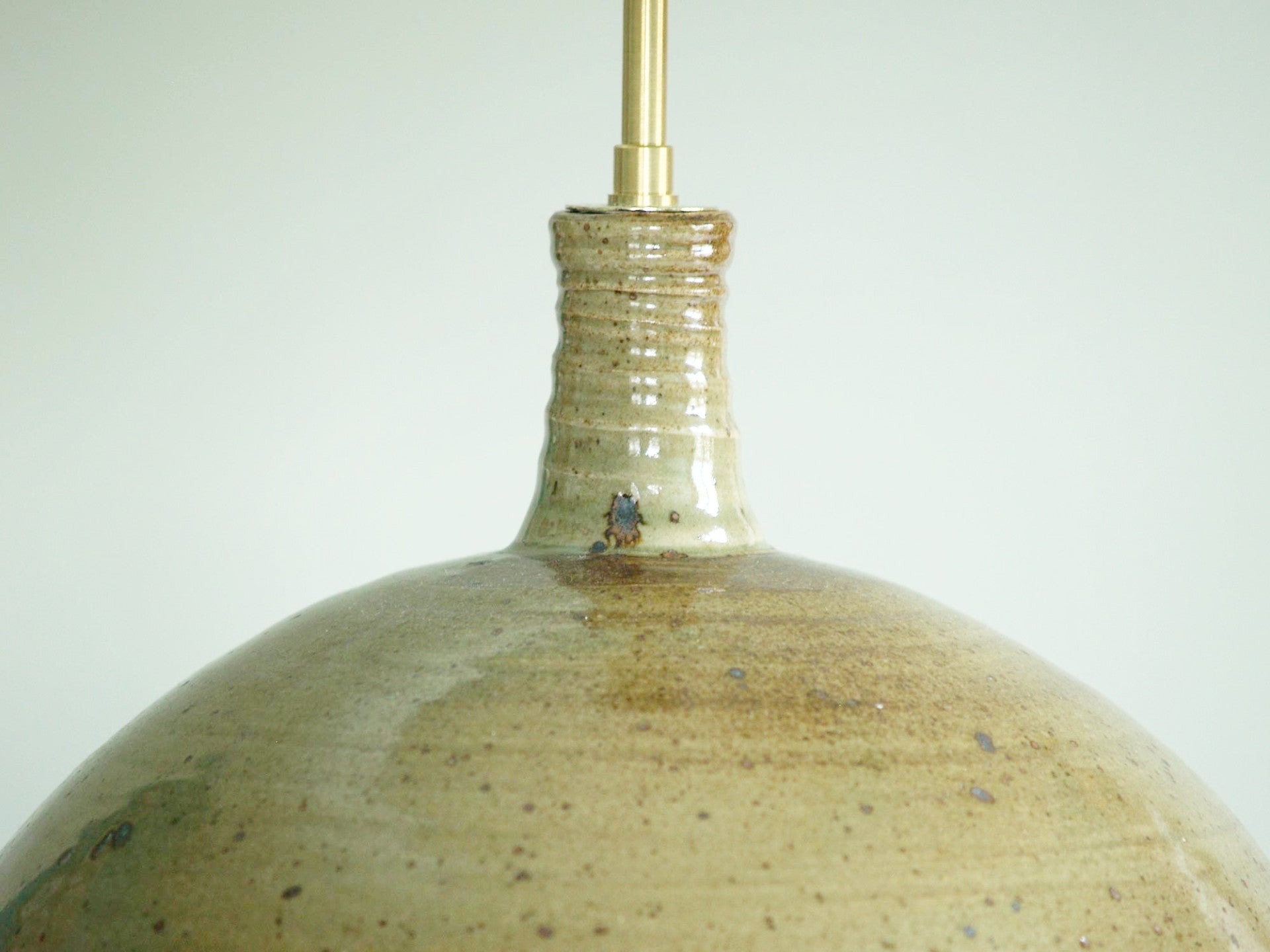 Lampe Boule de Pierre Digan et Janet Stedman, France (vers 1970)..Ball stoneware lamp by Pierre Digan et Janet Stedman, France (circa 1970)