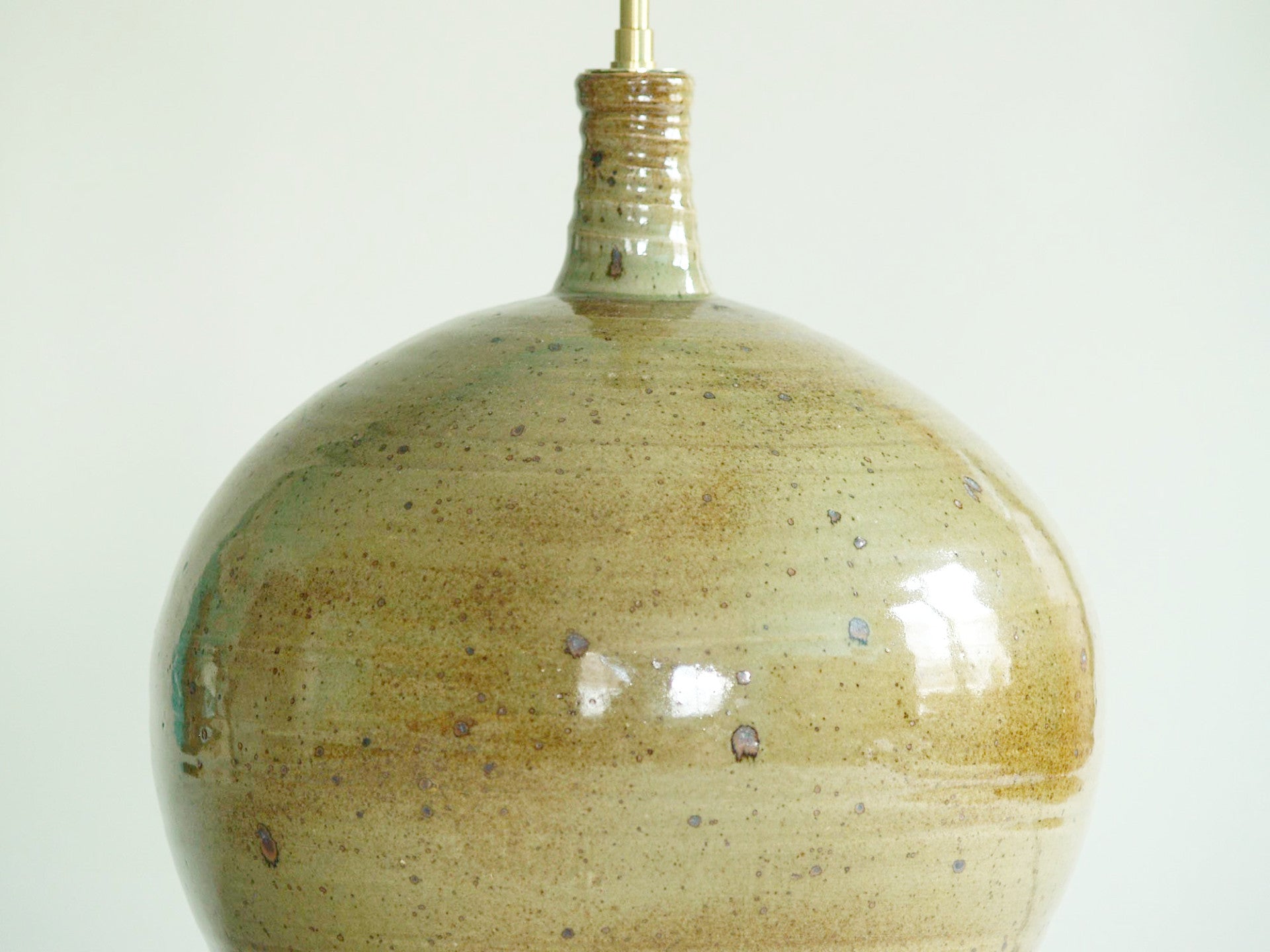 Lampe Boule de Pierre Digan et Janet Stedman, France (vers 1970)..Ball stoneware lamp by Pierre Digan et Janet Stedman, France (circa 1970)